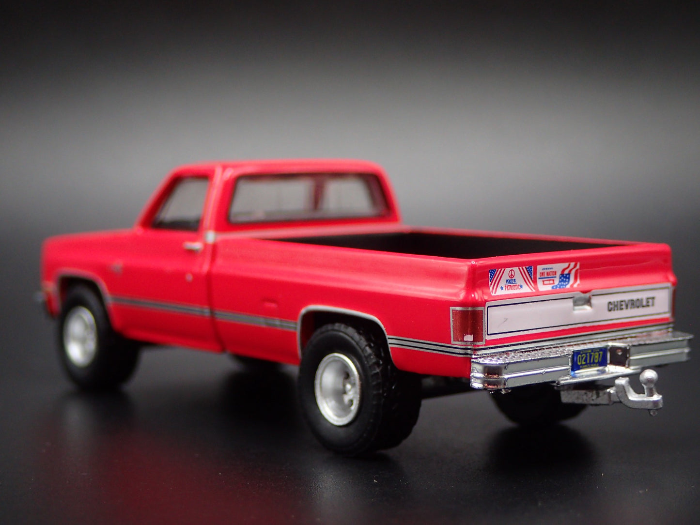 1986 86 CHEVY CHEVROLET PICKUP TRUCK SQUAREBODY 1:64 SCALE DIECAST MODEL CAR