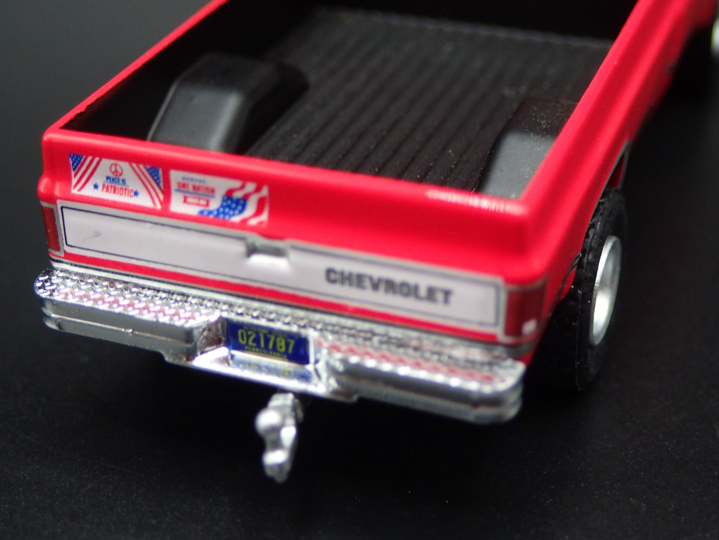 1986 86 CHEVY CHEVROLET PICKUP TRUCK SQUAREBODY 1:64 SCALE DIECAST MODEL CAR