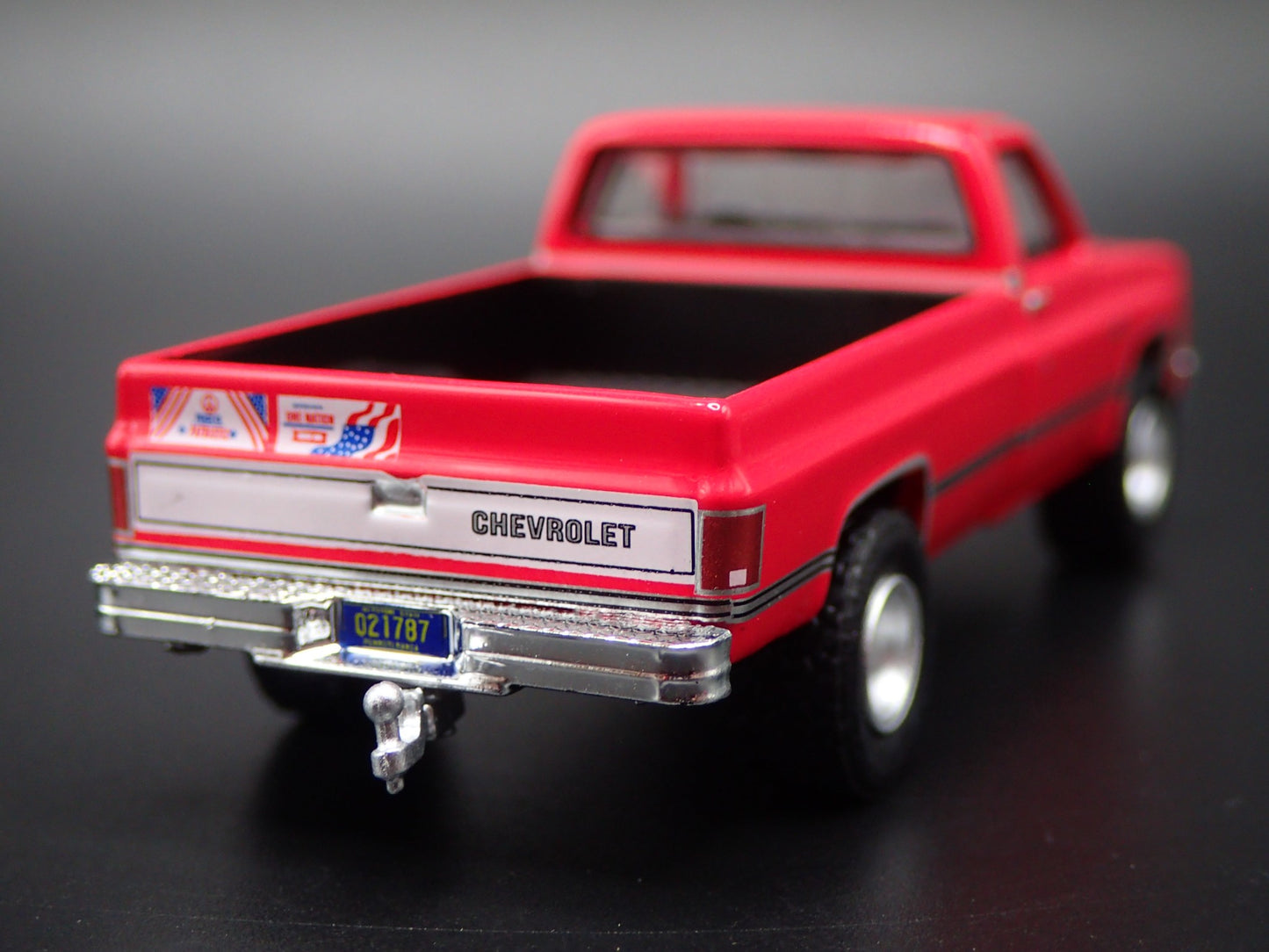 1986 86 CHEVY CHEVROLET PICKUP TRUCK SQUAREBODY 1:64 SCALE DIECAST MODEL CAR
