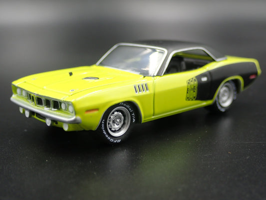 1971 71 PLYMOUTH CUDA 383 GREEN 1:64 SCALE COLLECTIBLE DIORAMA DIECAST MODEL CAR