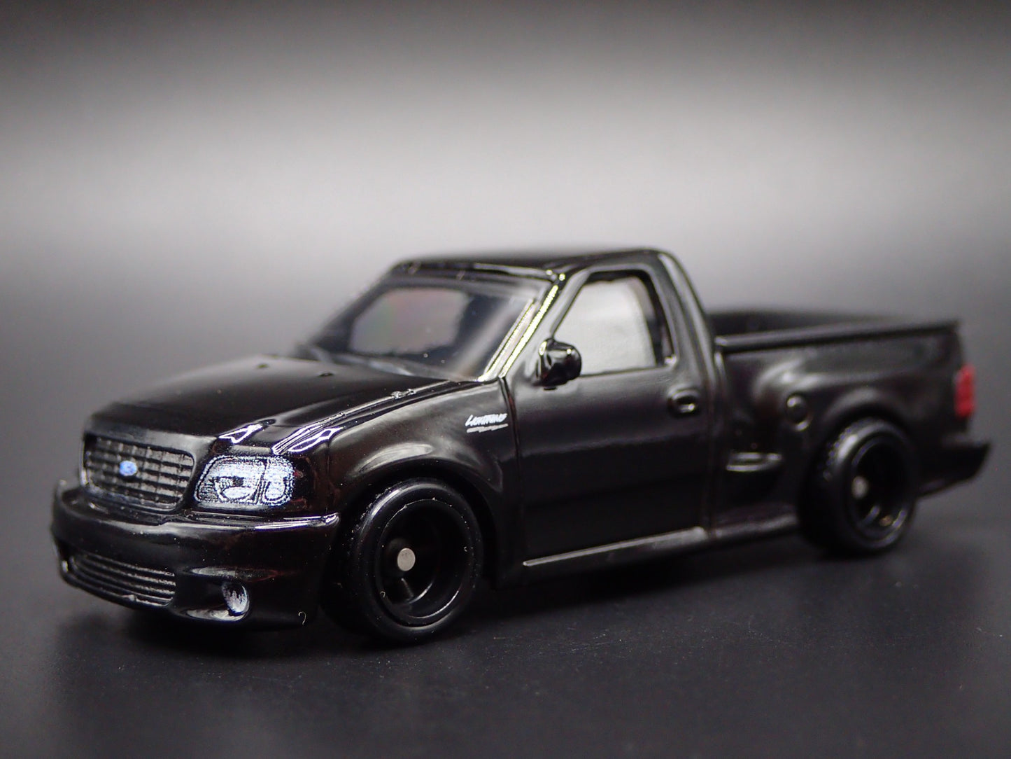 1999-2004 FORD SVT F150 LIGHTNING PICKUP TRUCK BLK 1:64 SCALE DIECAST MODEL CAR