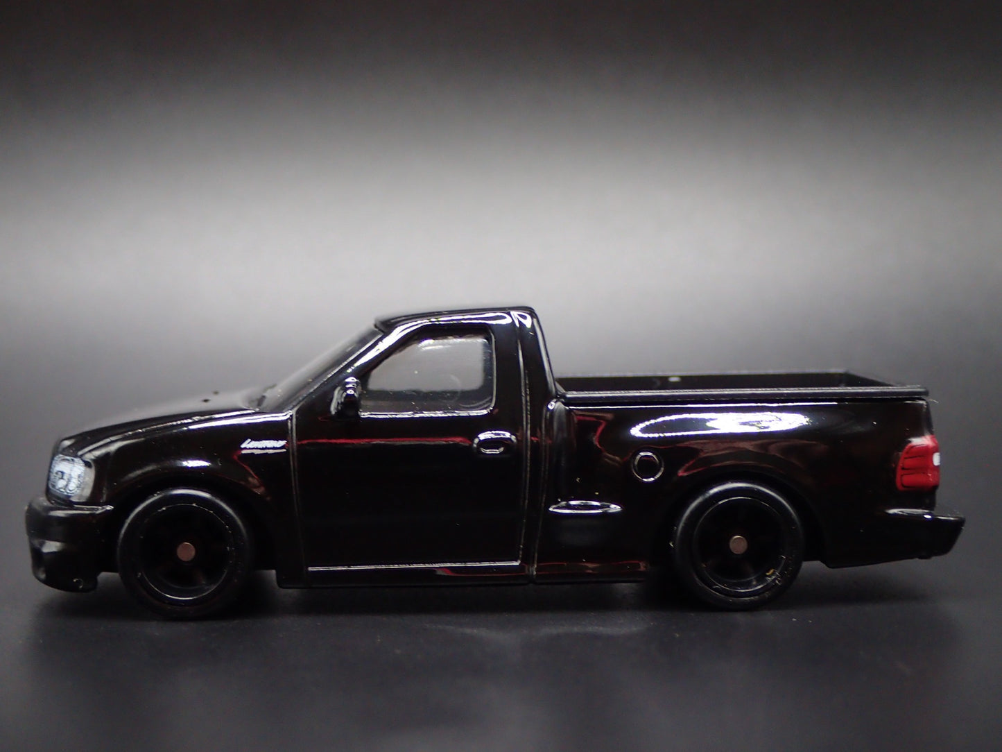 1999-2004 FORD SVT F150 LIGHTNING PICKUP TRUCK BLK 1:64 SCALE DIECAST MODEL CAR