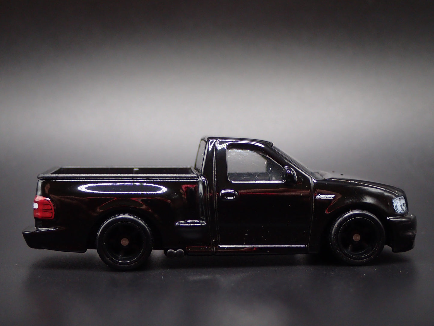 1999-2004 FORD SVT F150 LIGHTNING PICKUP TRUCK BLK 1:64 SCALE DIECAST MODEL CAR