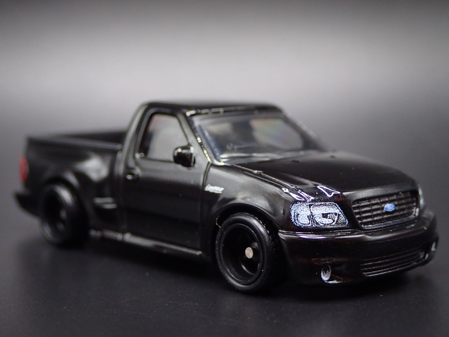 1999-2004 FORD SVT F150 LIGHTNING PICKUP TRUCK BLK 1:64 SCALE DIECAST MODEL CAR