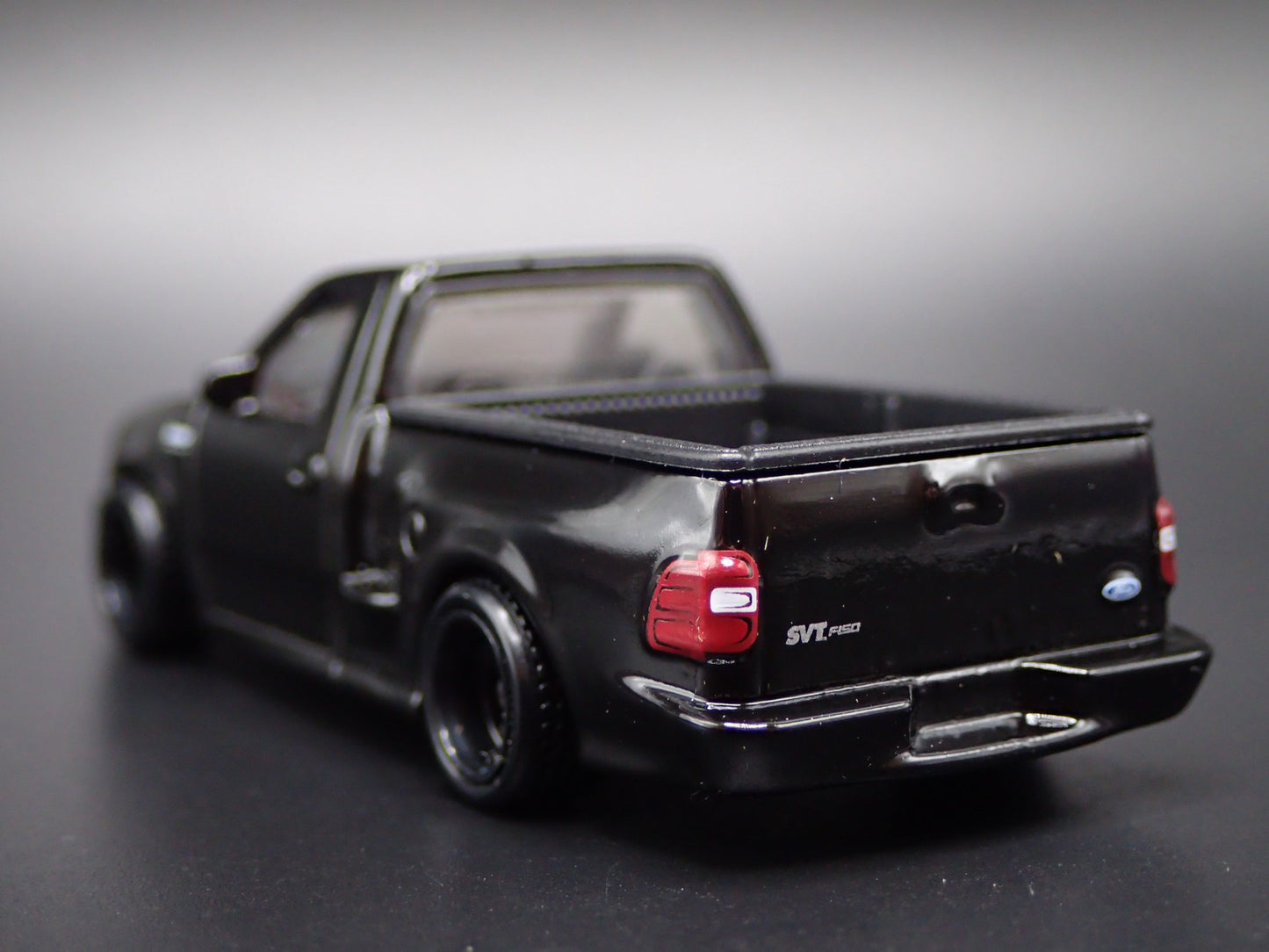 1999-2004 FORD SVT F150 LIGHTNING PICKUP TRUCK BLK 1:64 SCALE DIECAST MODEL CAR