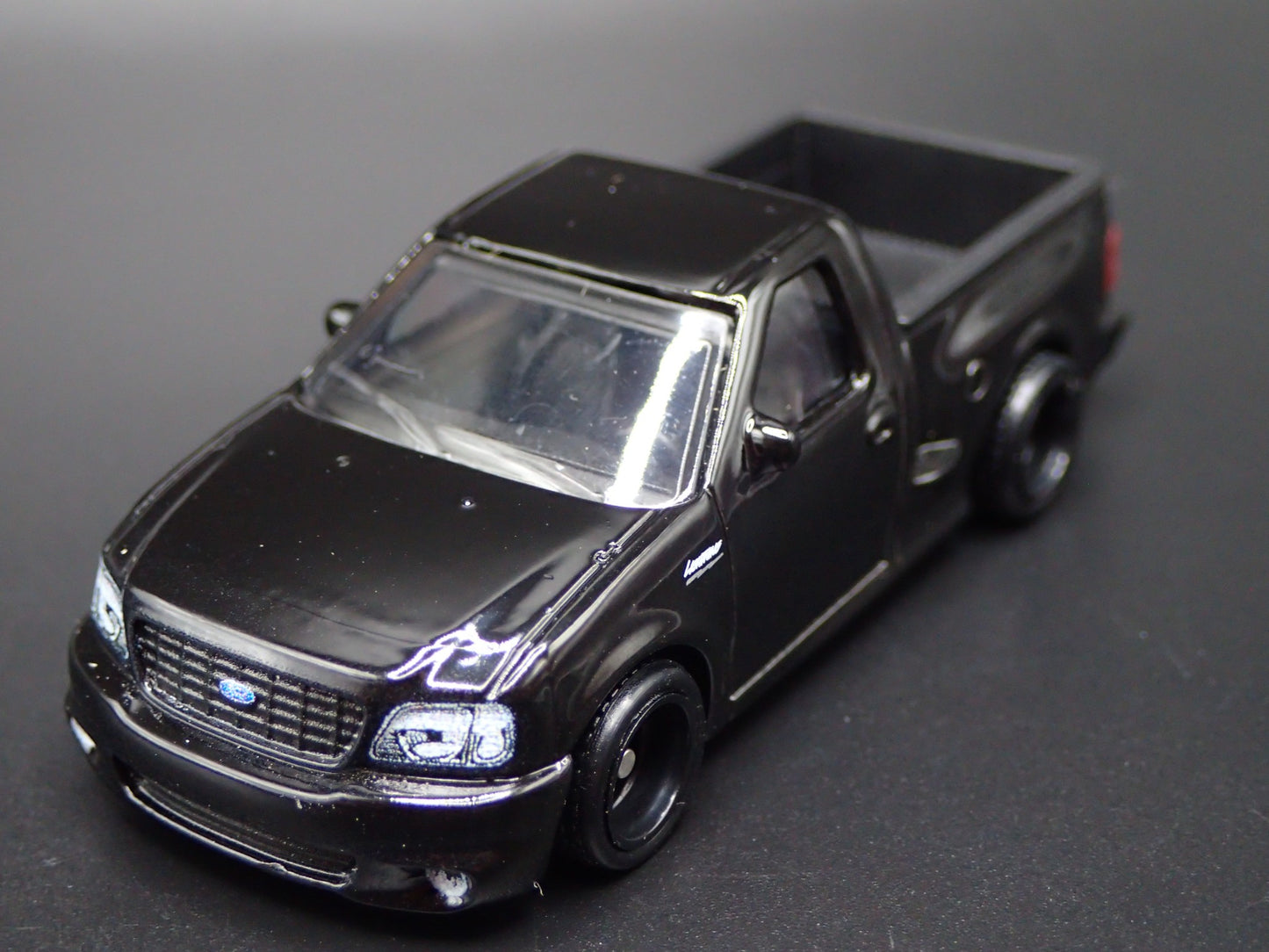 1999-2004 FORD SVT F150 LIGHTNING PICKUP TRUCK BLK 1:64 SCALE DIECAST MODEL CAR