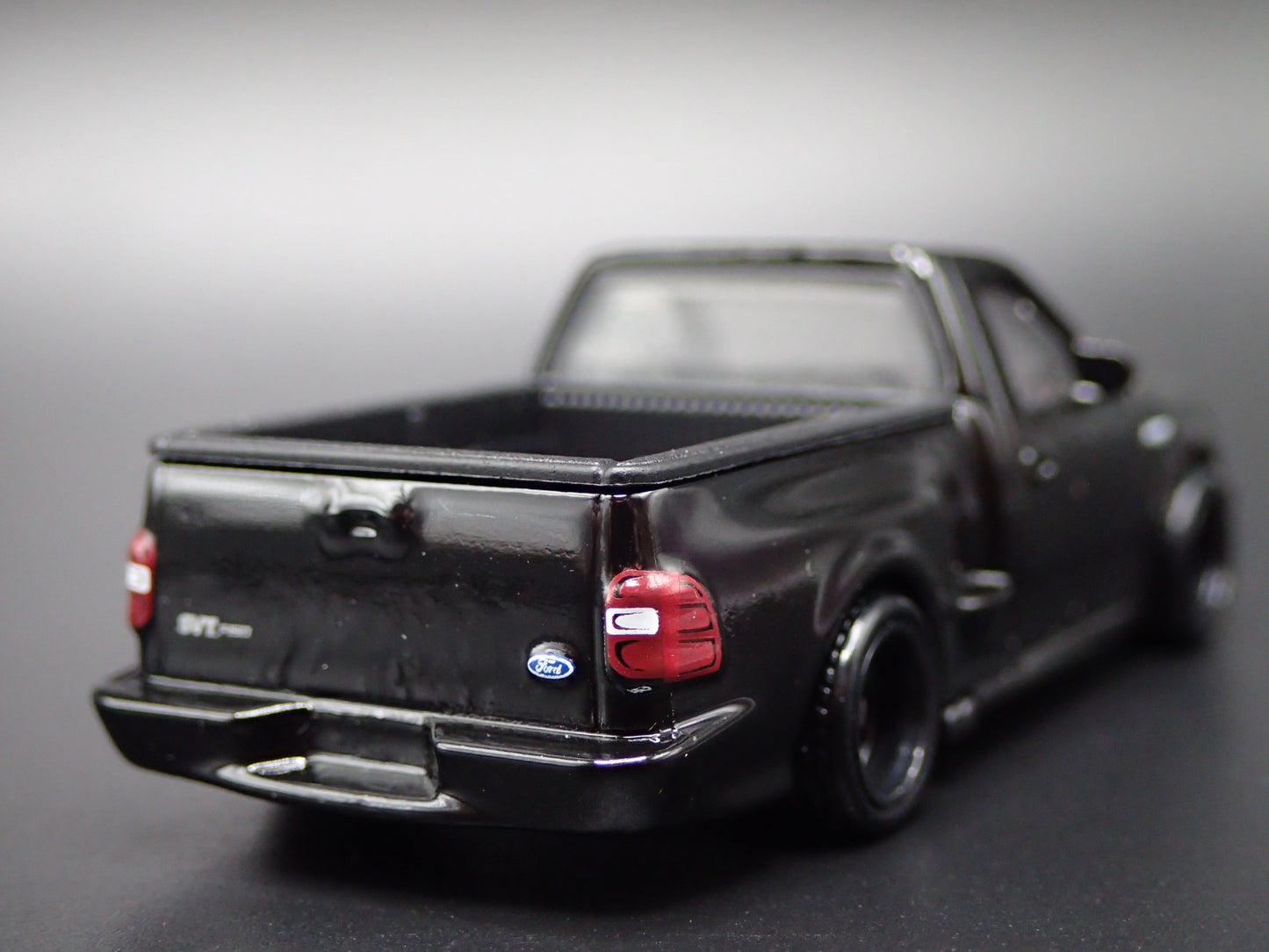 1999-2004 FORD SVT F150 LIGHTNING PICKUP TRUCK BLK 1:64 SCALE DIECAST MODEL CAR