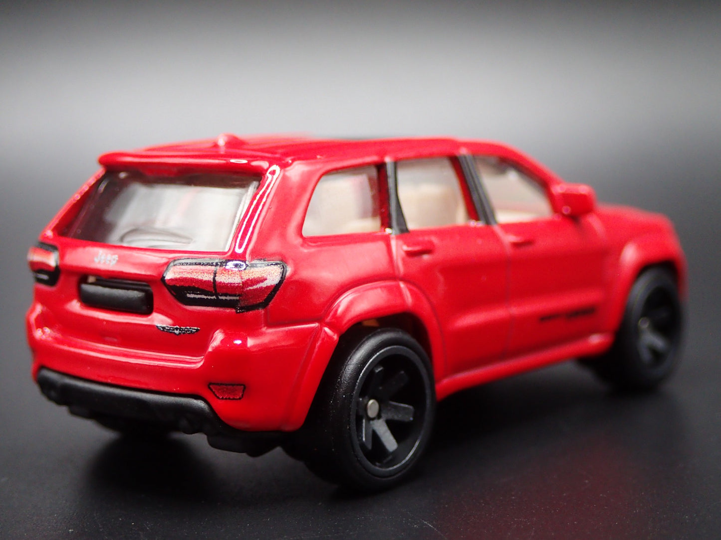 2018-2021 JEEP GRAND CHEROKEE TRACKHAWK RED 1:64 SCALE DIORAMA DIECAST MODEL CAR