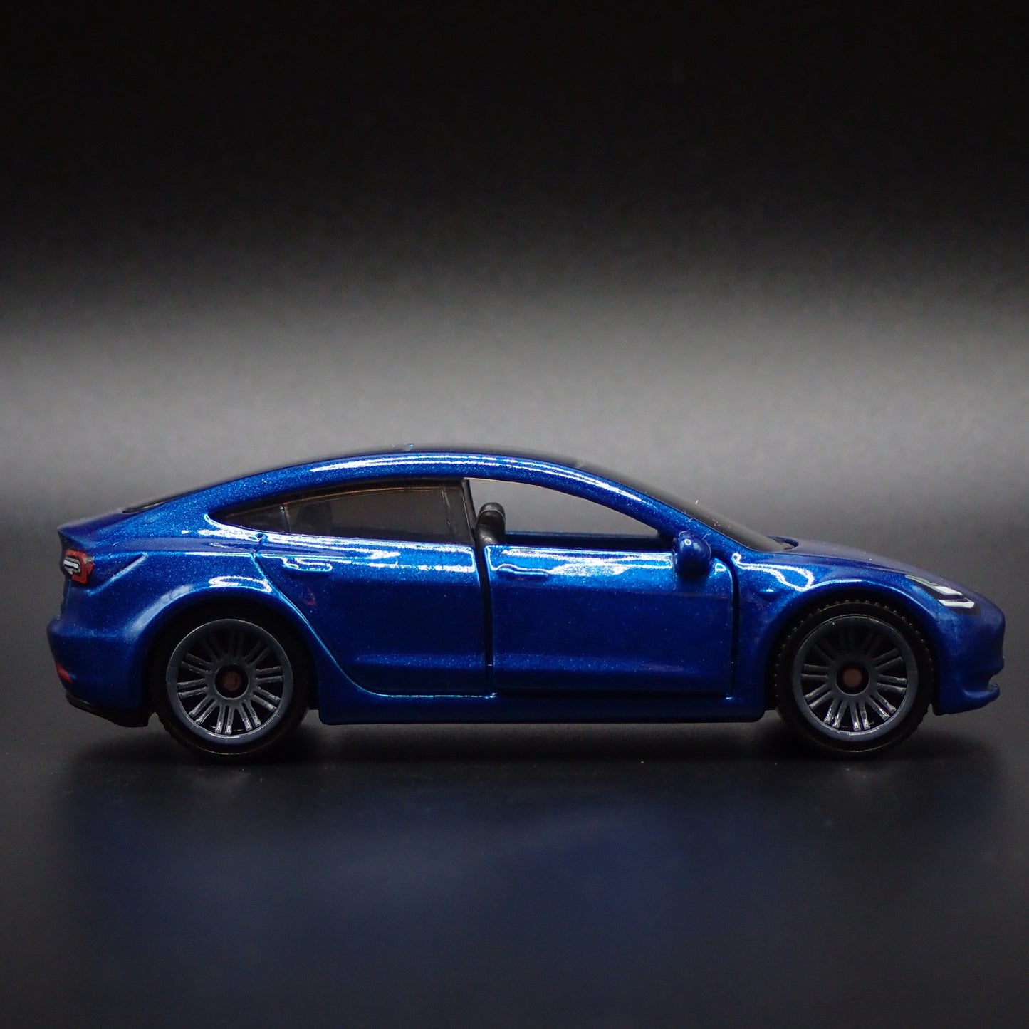 2017-2025 TESLA MODEL 3 BLUE 1:64 SCALE COLLECTIBLE DIORAMA DIECAST MODEL  CAR