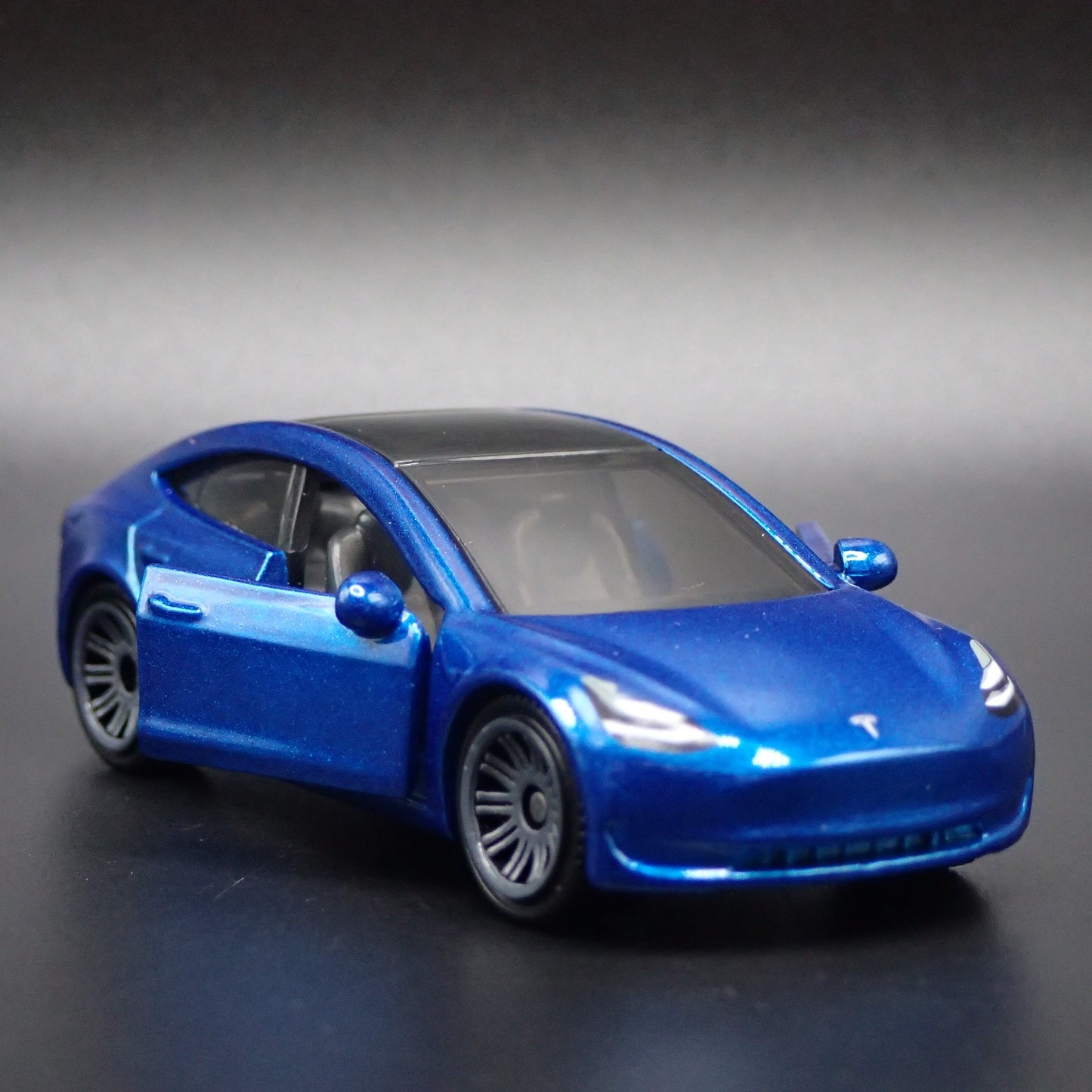 2017-2025 TESLA MODEL 3 BLUE 1:64 SCALE COLLECTIBLE DIORAMA DIECAST MODEL  CAR