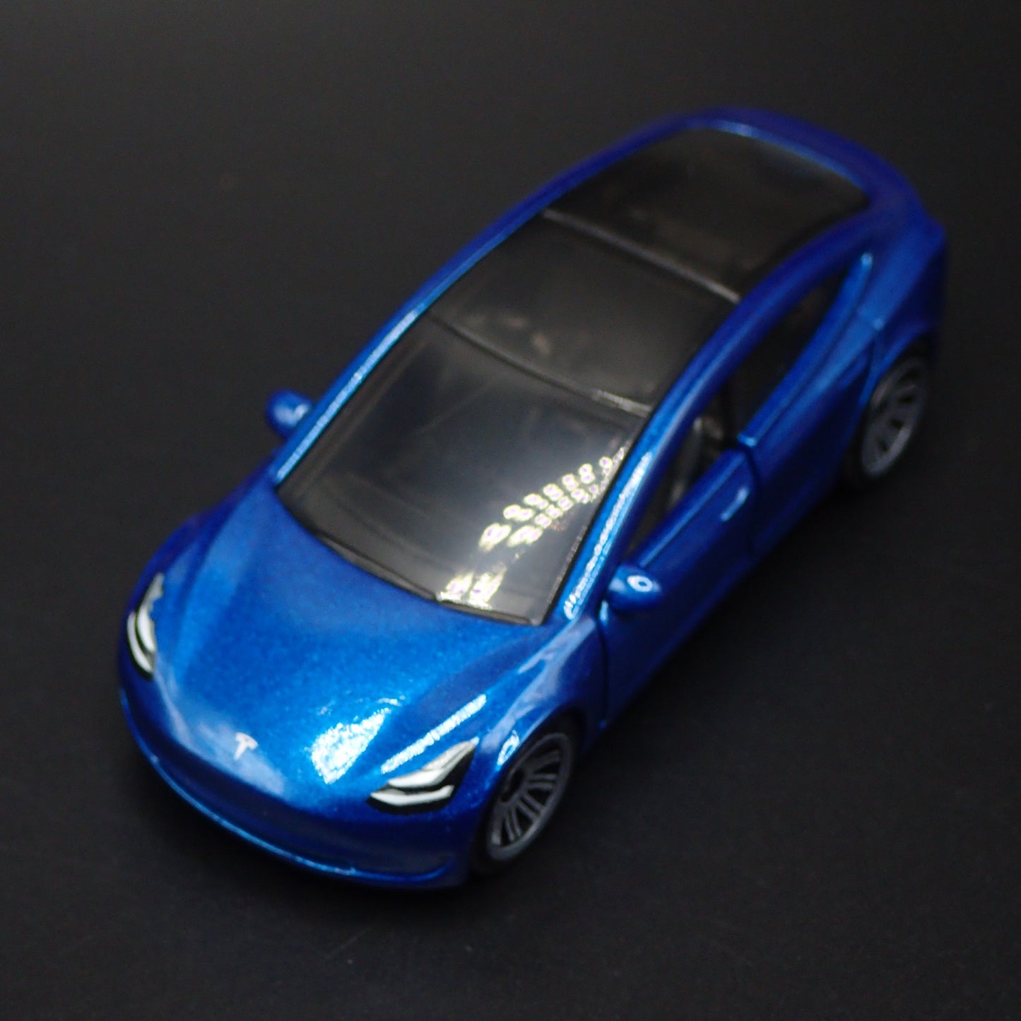 2017-2025 TESLA MODEL 3 BLUE 1:64 SCALE COLLECTIBLE DIORAMA DIECAST MODEL  CAR