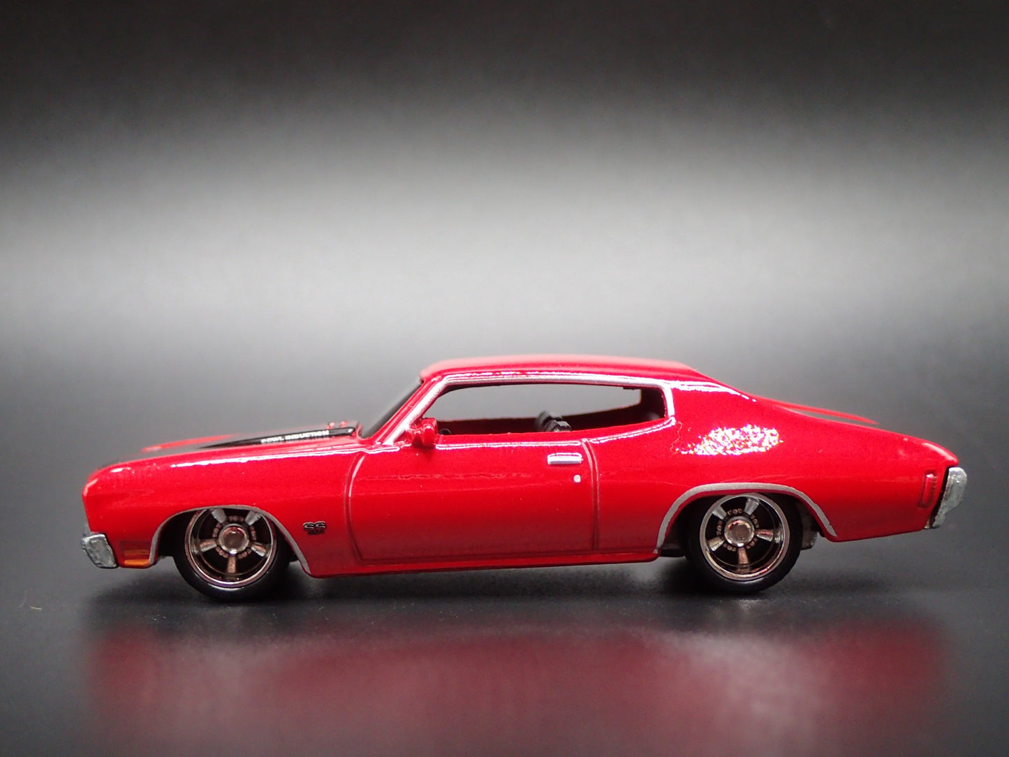 1970 70 CHEVY CHEVROLET CHEVELLE SS RED 1:64 SCALE DIORAMA DIECAST MODEL CAR