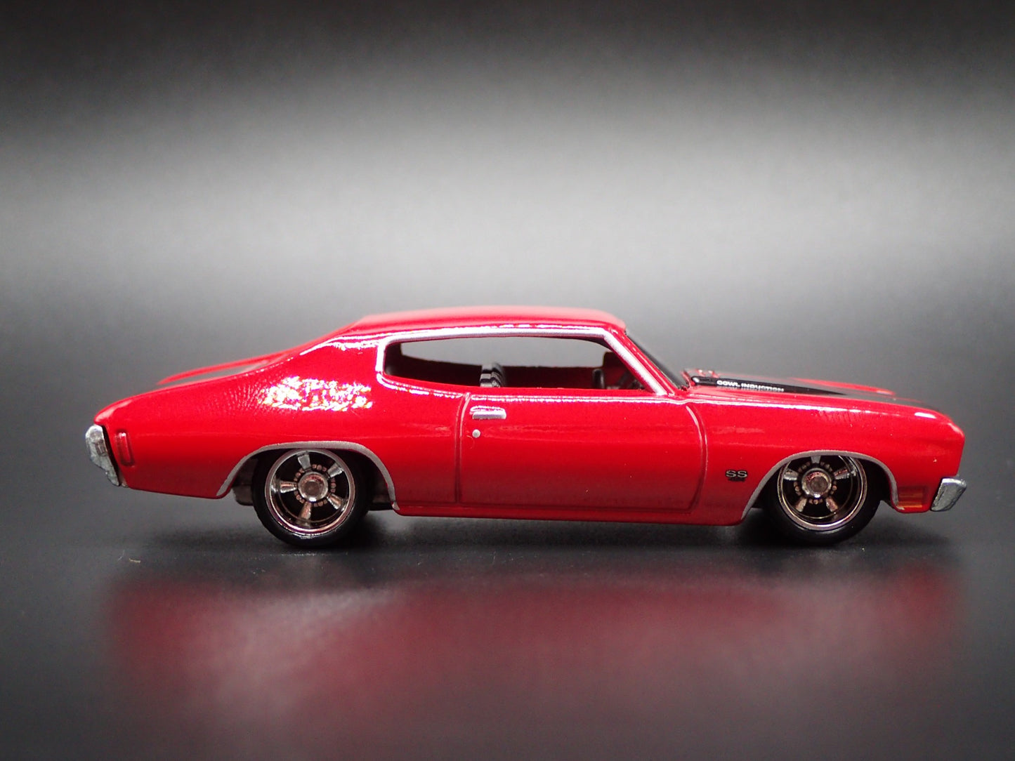 1970 70 CHEVY CHEVROLET CHEVELLE SS RED 1:64 SCALE DIORAMA DIECAST MODEL CAR