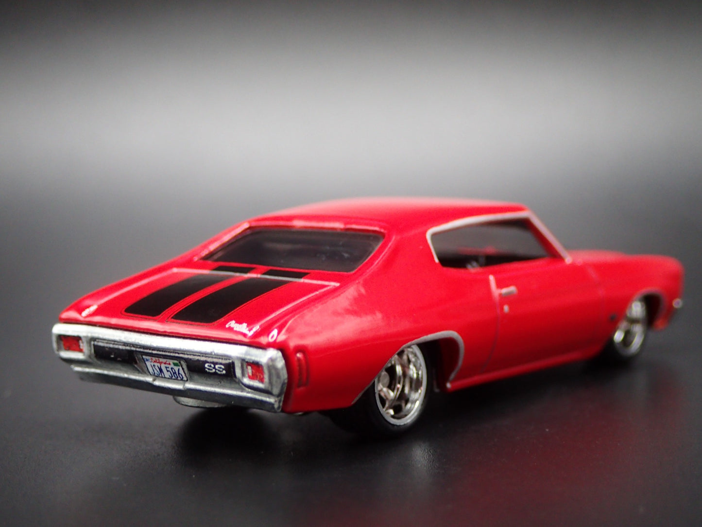 1970 70 CHEVY CHEVROLET CHEVELLE SS RED 1:64 SCALE DIORAMA DIECAST MODEL CAR
