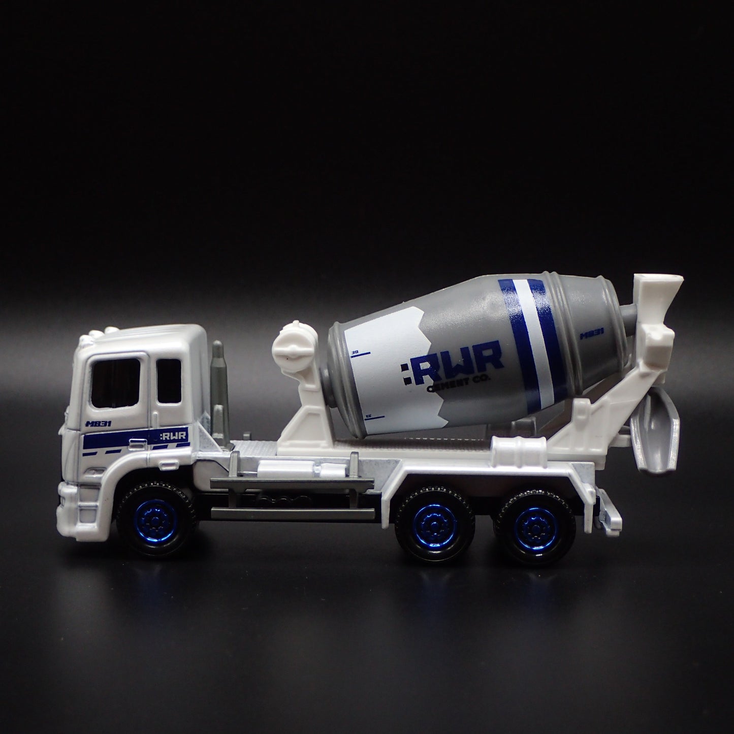 CEMENT MIXER CONSTRUCTION VEHICLE TRUCK 1:64 MB SCALE DIORAMA DIECAST MODEL CAR