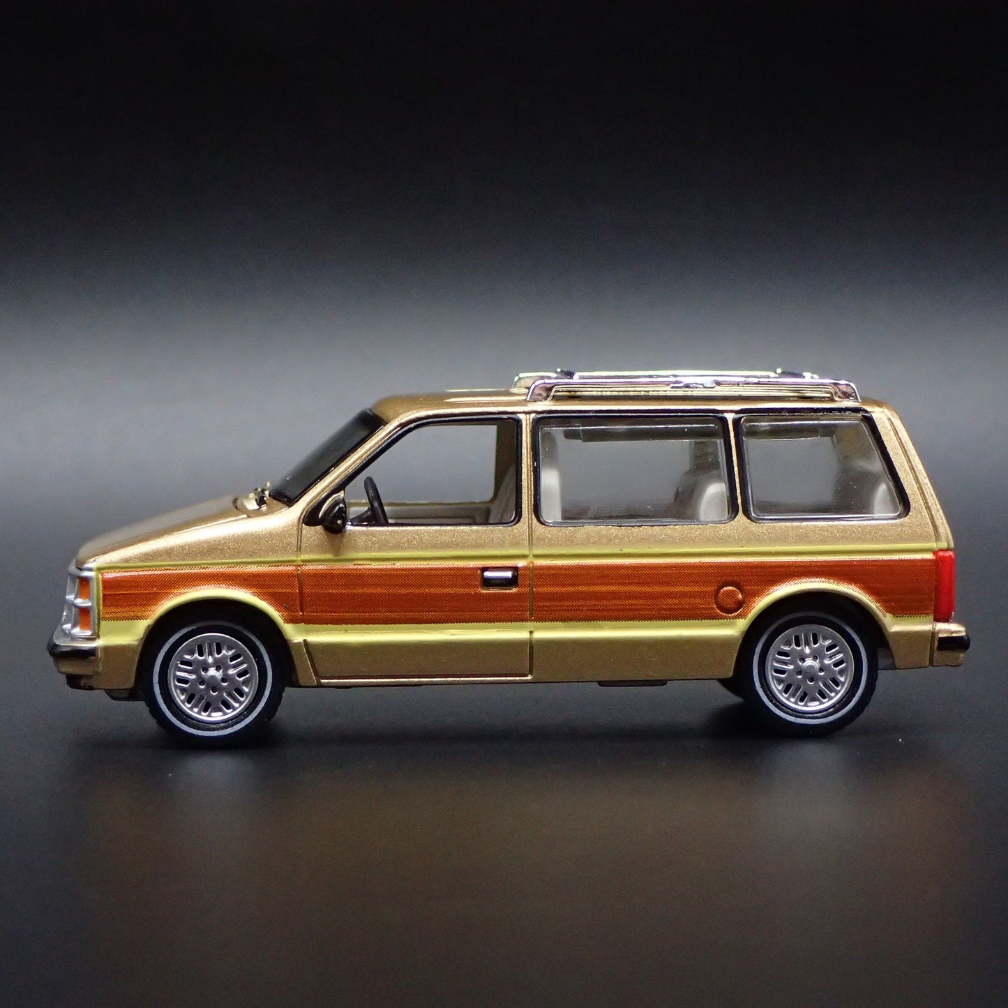 1984-1990 DODGE CARAVAN RARE 1/64 SCALE COLLECTIBLE DIORAMA DIECAST MODEL CAR