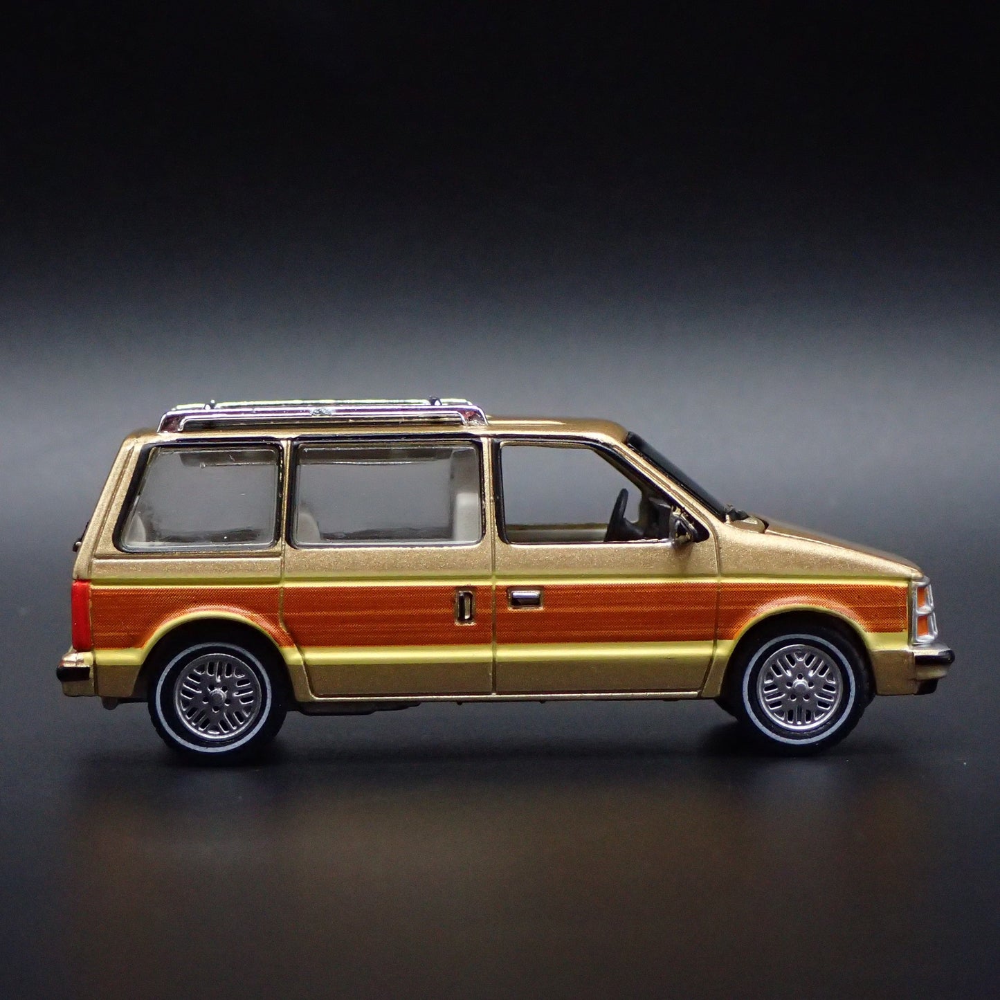 1984-1990 DODGE CARAVAN RARE 1/64 SCALE COLLECTIBLE DIORAMA DIECAST MODEL CAR