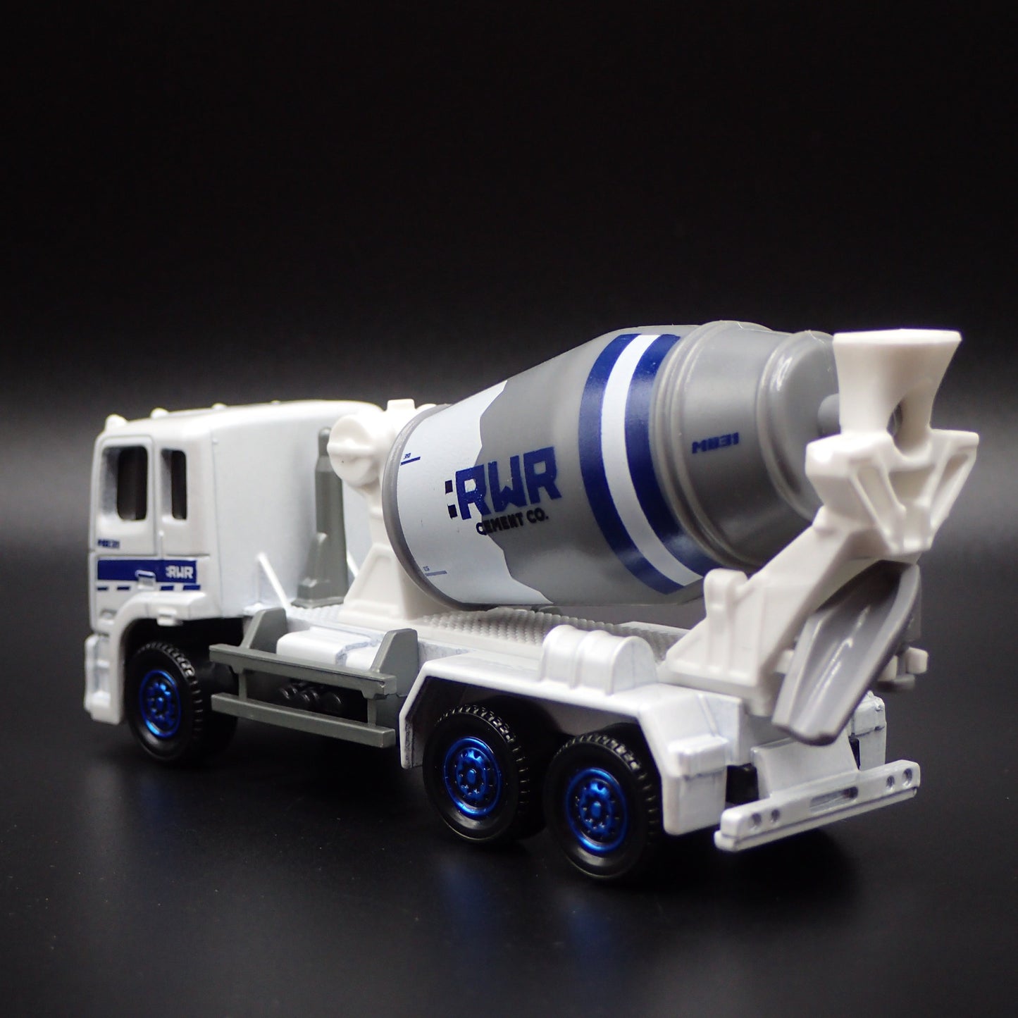 CEMENT MIXER CONSTRUCTION VEHICLE TRUCK 1:64 MB SCALE DIORAMA DIECAST MODEL CAR