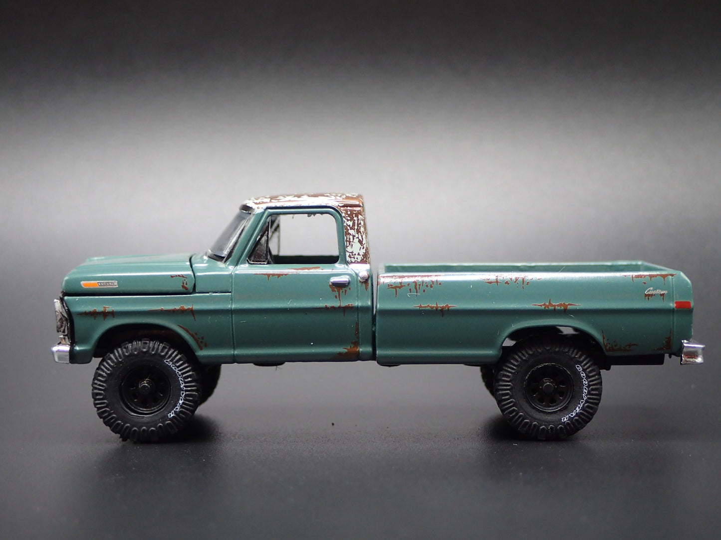 1972 72 FORD F250 CUSTOM 4X4 PICKUP TRUCK 1/64 SCALE DIORAMA DIECAST MODEL CAR