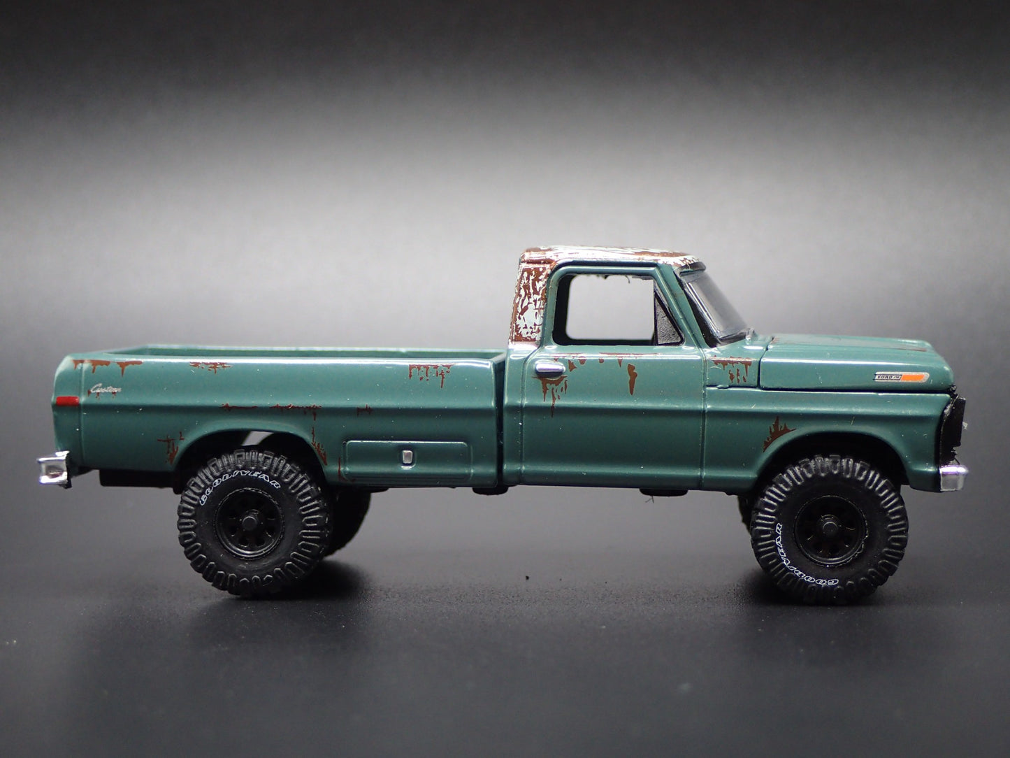 1972 72 FORD F250 CUSTOM 4X4 PICKUP TRUCK 1/64 SCALE DIORAMA DIECAST MODEL CAR