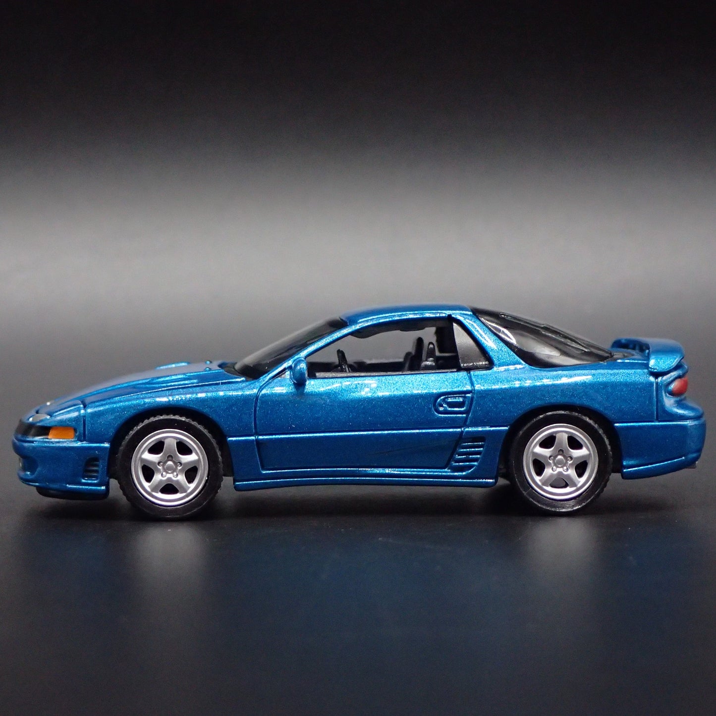 1990-2000 MITSUBISHI GTO 3000GT 1:64 SCALE COLLECTIBLE DIORAMA DIECAST MODEL CAR