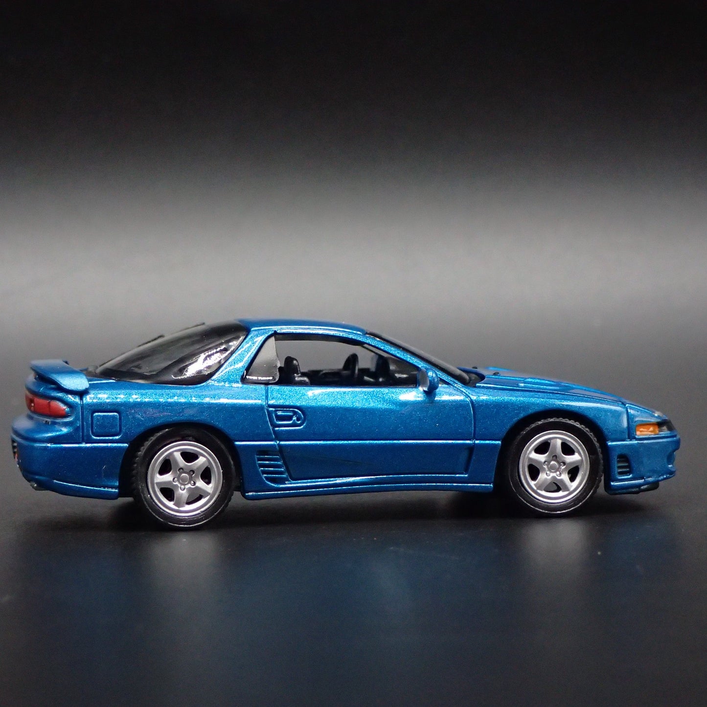 1990-2000 MITSUBISHI GTO 3000GT 1:64 SCALE COLLECTIBLE DIORAMA DIECAST MODEL CAR