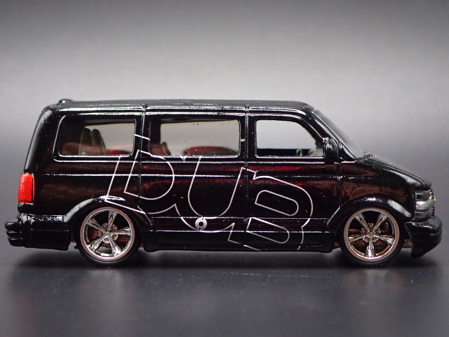 1995-2005 CHEVY CHEVROLET ASTRO VAN 1:64 SCALE COLLECTIBLE DIECAST MODEL CAR