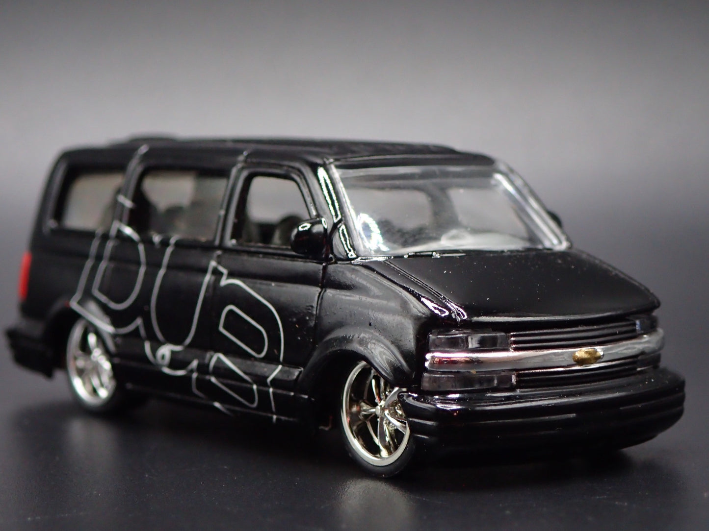 1995-2005 CHEVY CHEVROLET ASTRO VAN 1:64 SCALE COLLECTIBLE DIECAST MODEL CAR