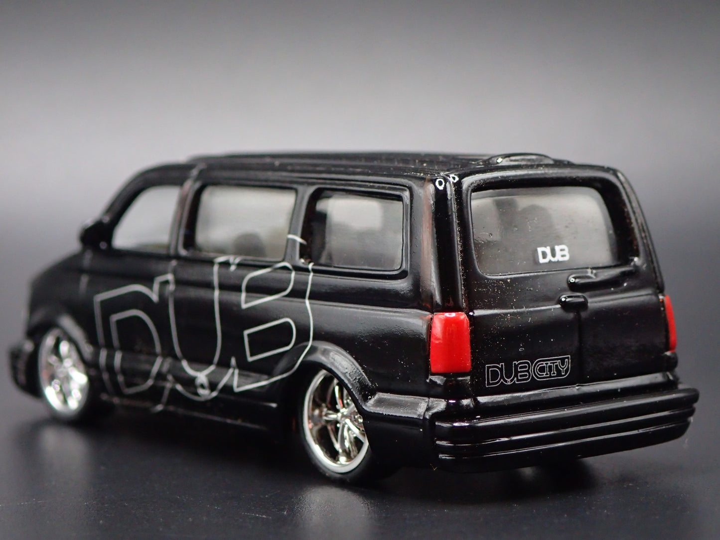 1995-2005 CHEVY CHEVROLET ASTRO VAN 1:64 SCALE COLLECTIBLE DIECAST MODEL CAR