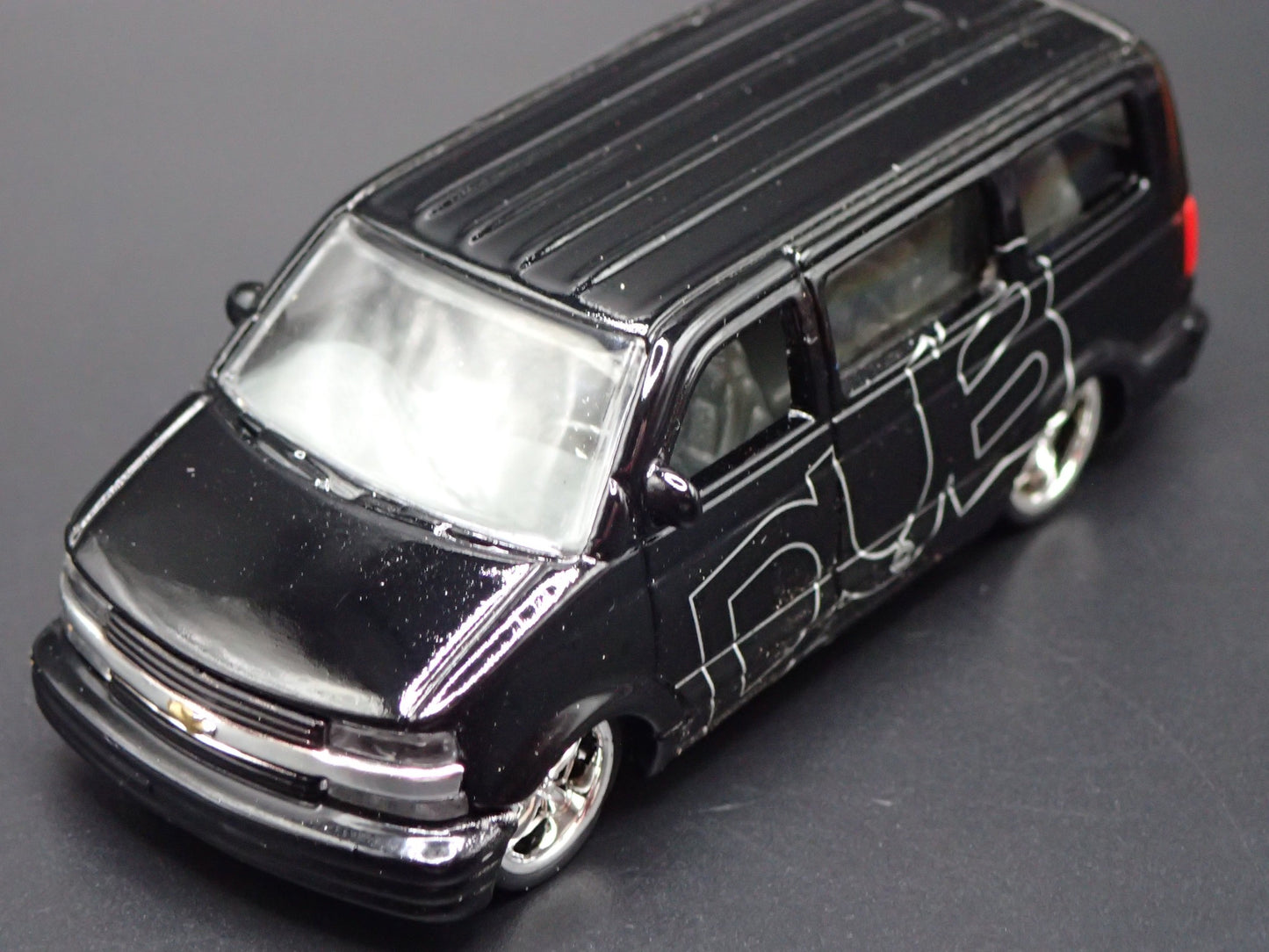 1995-2005 CHEVY CHEVROLET ASTRO VAN 1:64 SCALE COLLECTIBLE DIECAST MODEL CAR