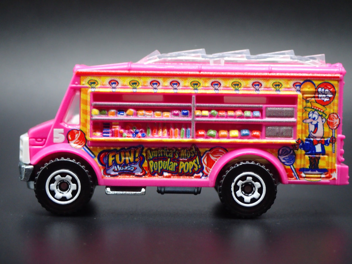 FOOD TRUCK CHARMS CANDY LOLLIPOP PINK 1:64 MB SCALE DIORAMA DIECAST MODEL CAR