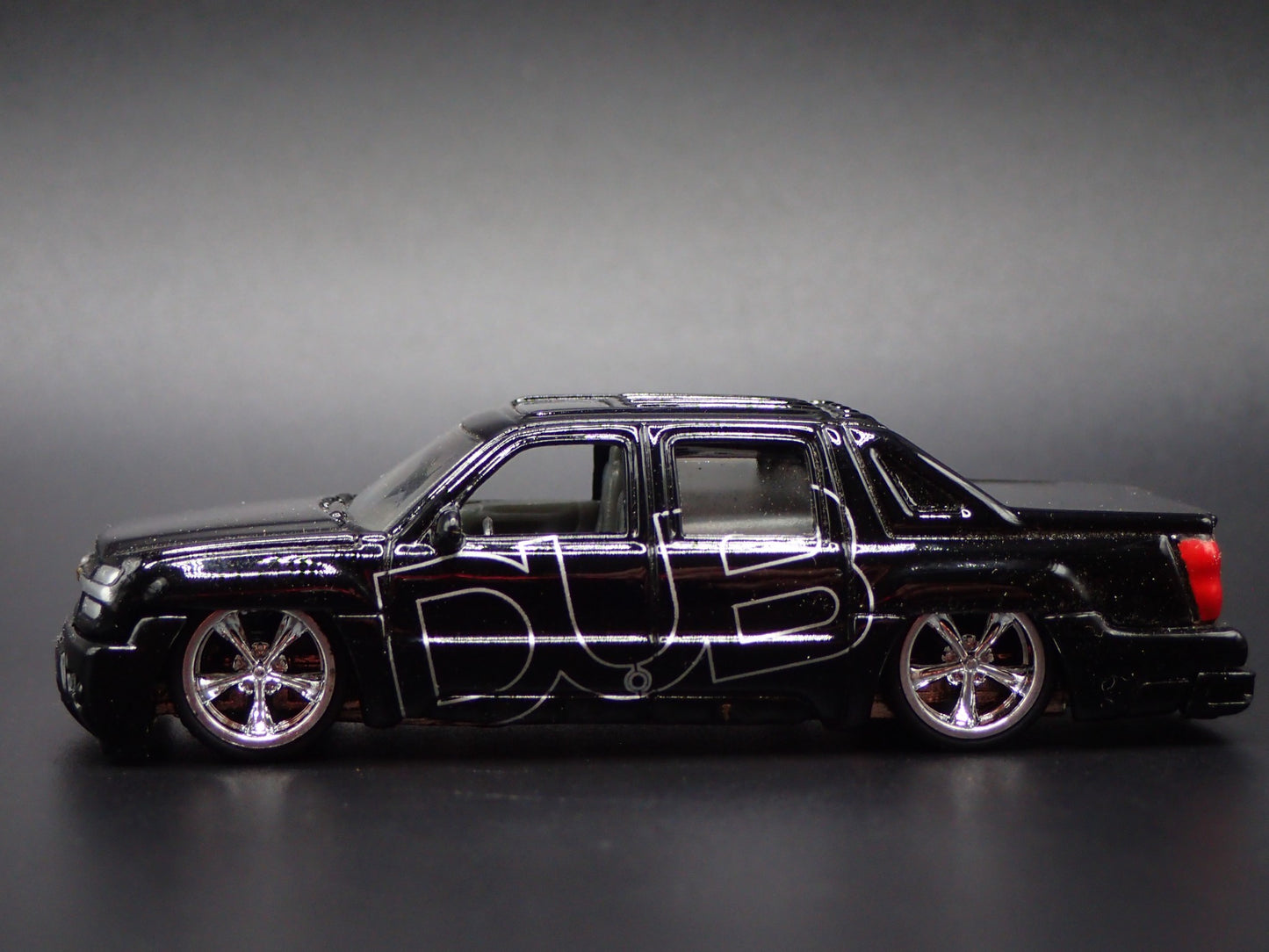 2001-2006 CHEVY CHEVROLET AVALANCHE PICKUP TRUCK 1:64 SCALE DIECAST MODEL CAR