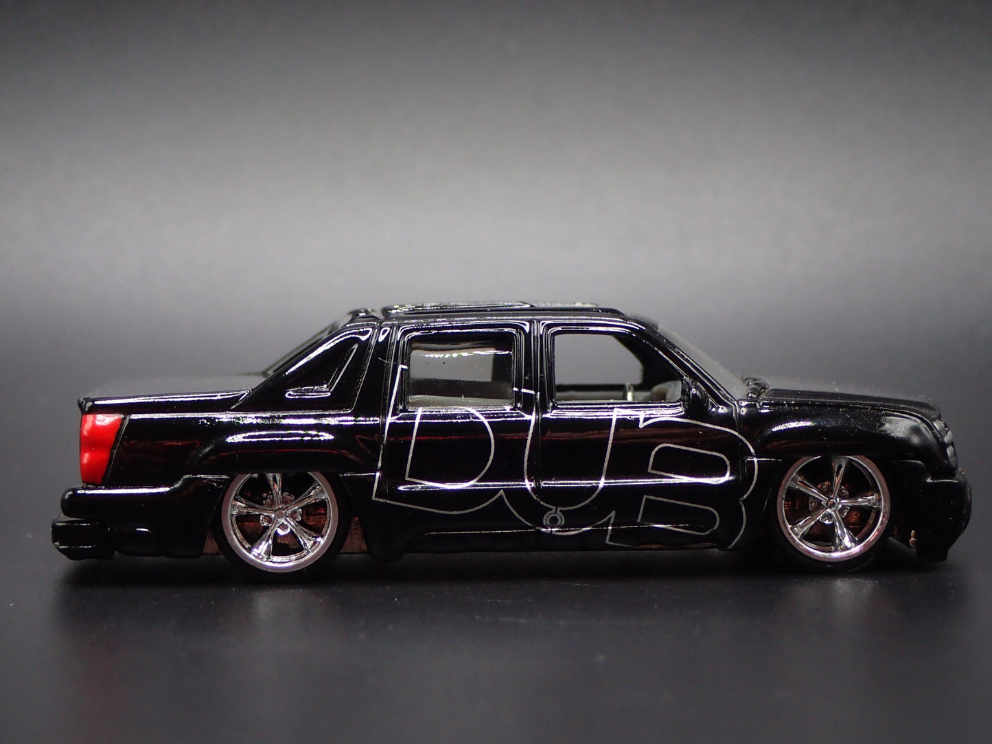 2001-2006 CHEVY CHEVROLET AVALANCHE PICKUP TRUCK 1:64 SCALE DIECAST MODEL CAR
