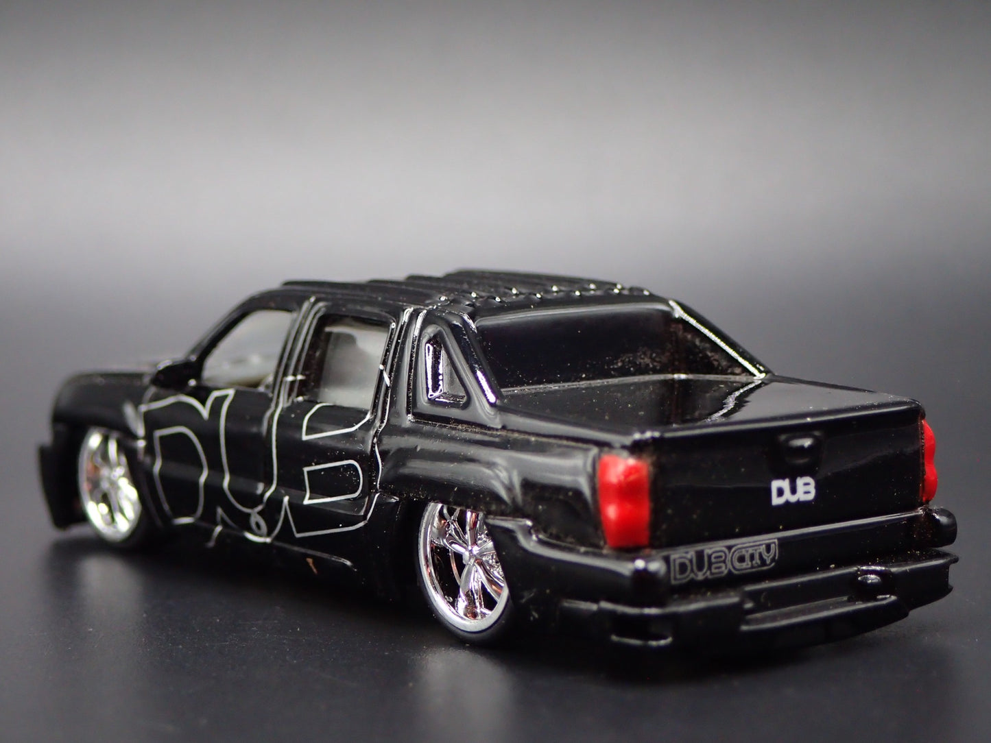 2001-2006 CHEVY CHEVROLET AVALANCHE PICKUP TRUCK 1:64 SCALE DIECAST MODEL CAR