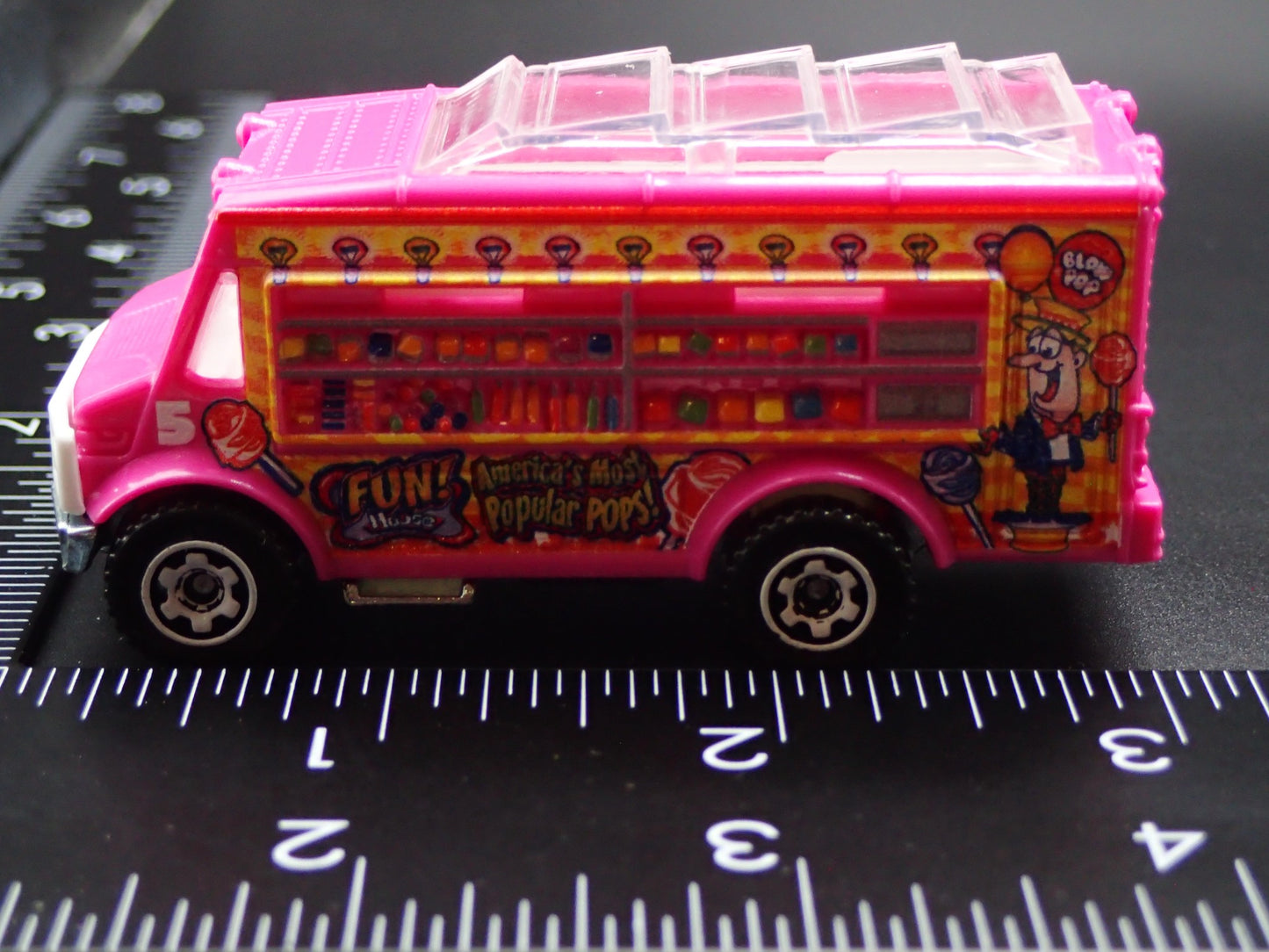 FOOD TRUCK CHARMS CANDY LOLLIPOP PINK 1:64 MB SCALE DIORAMA DIECAST MODEL CAR