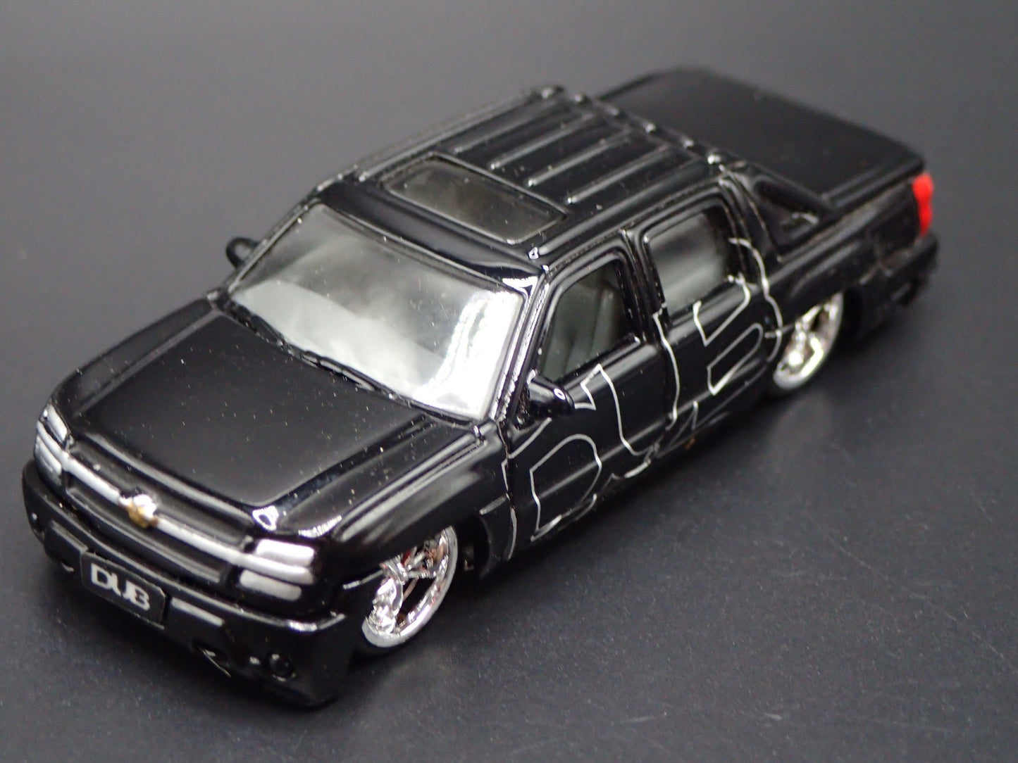 2001-2006 CHEVY CHEVROLET AVALANCHE PICKUP TRUCK 1:64 SCALE DIECAST MODEL CAR