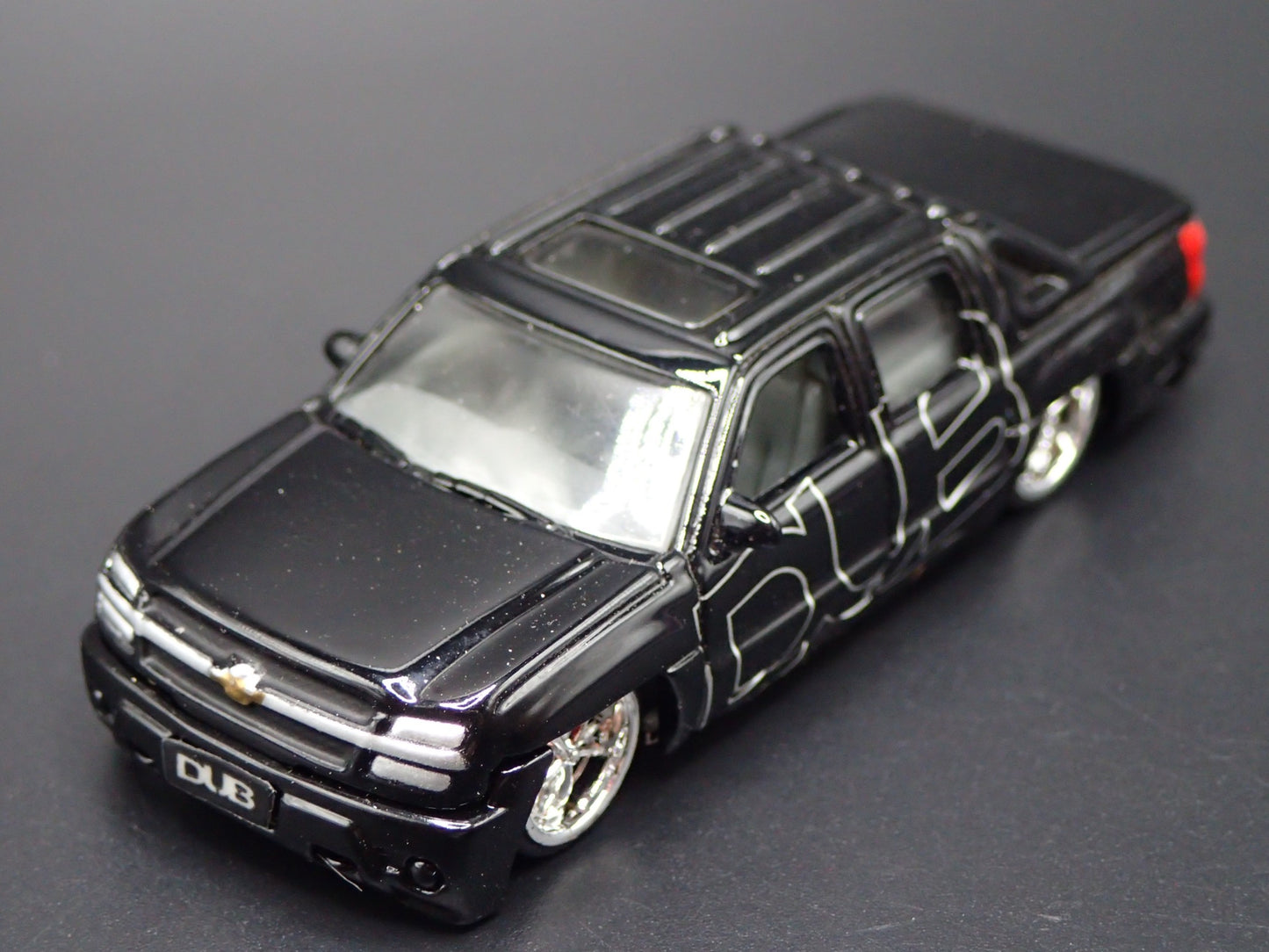 2001-2006 CHEVY CHEVROLET AVALANCHE PICKUP TRUCK 1:64 SCALE DIECAST MODEL CAR