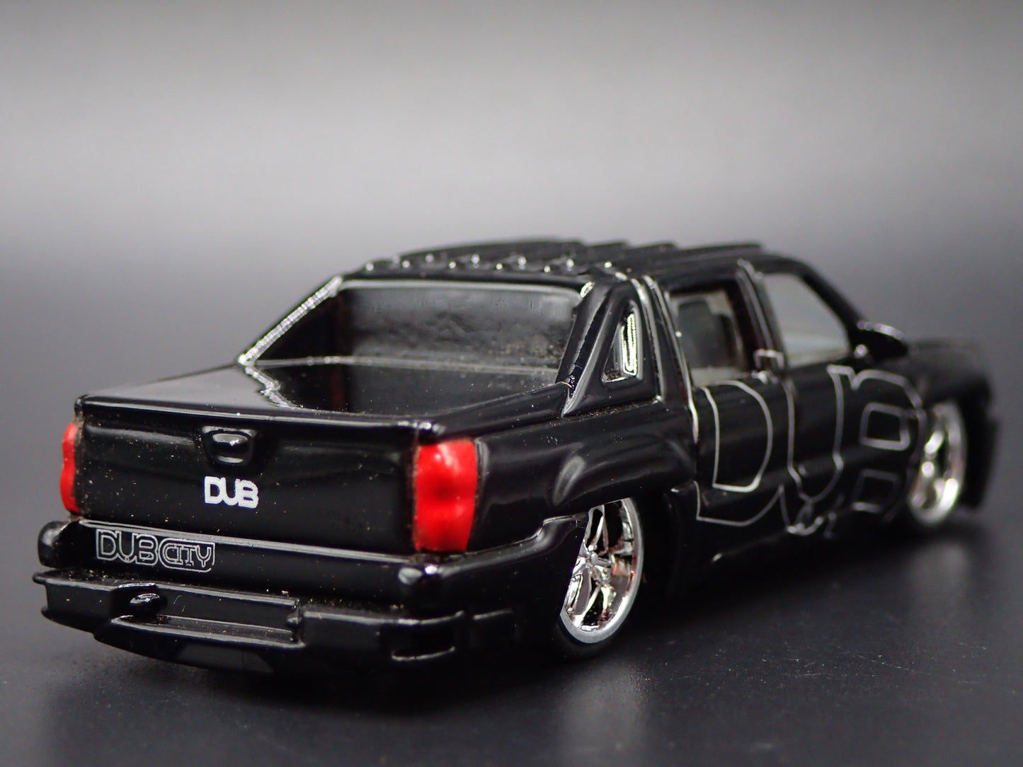 2001-2006 CHEVY CHEVROLET AVALANCHE PICKUP TRUCK 1:64 SCALE DIECAST MODEL CAR