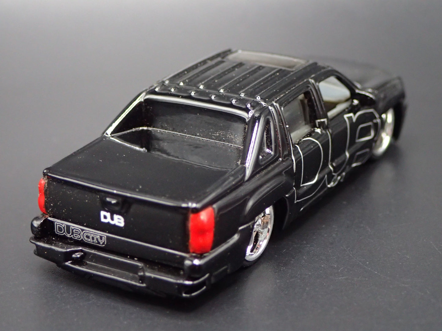 2001-2006 CHEVY CHEVROLET AVALANCHE PICKUP TRUCK 1:64 SCALE DIECAST MODEL CAR