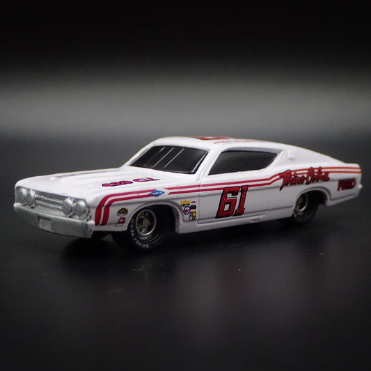 1969 69 FORD TORINO COBRA HOSS ELLINGTON #61 NASCAR 1:64 SCALE DIECAST MODEL CAR