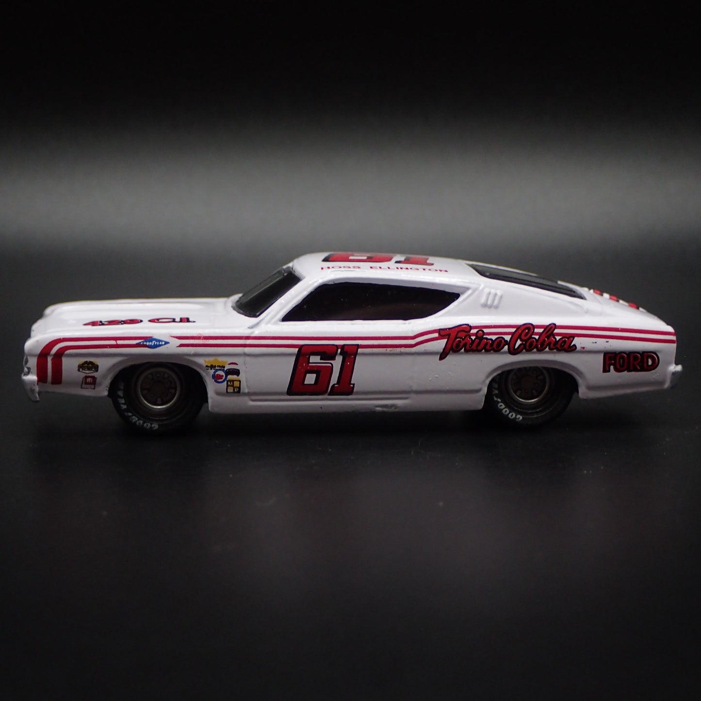 1969 69 FORD TORINO COBRA HOSS ELLINGTON #61 NASCAR 1:64 SCALE DIECAST MODEL CAR