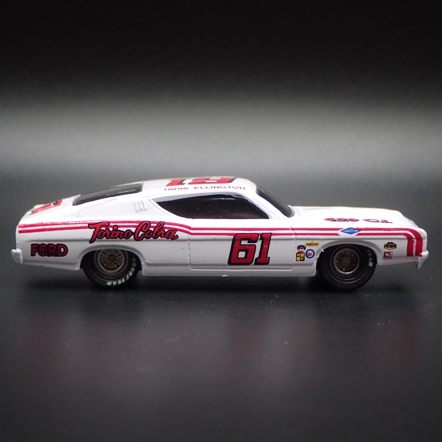 1969 69 FORD TORINO COBRA HOSS ELLINGTON #61 NASCAR 1:64 SCALE DIECAST MODEL CAR