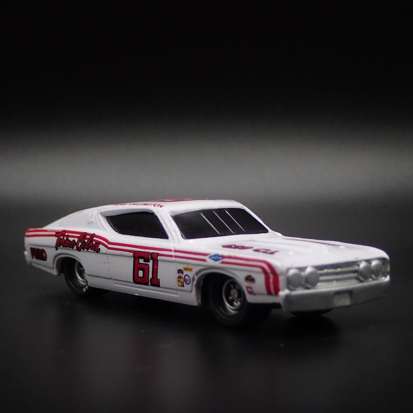1969 69 FORD TORINO COBRA HOSS ELLINGTON #61 NASCAR 1:64 SCALE DIECAST MODEL CAR