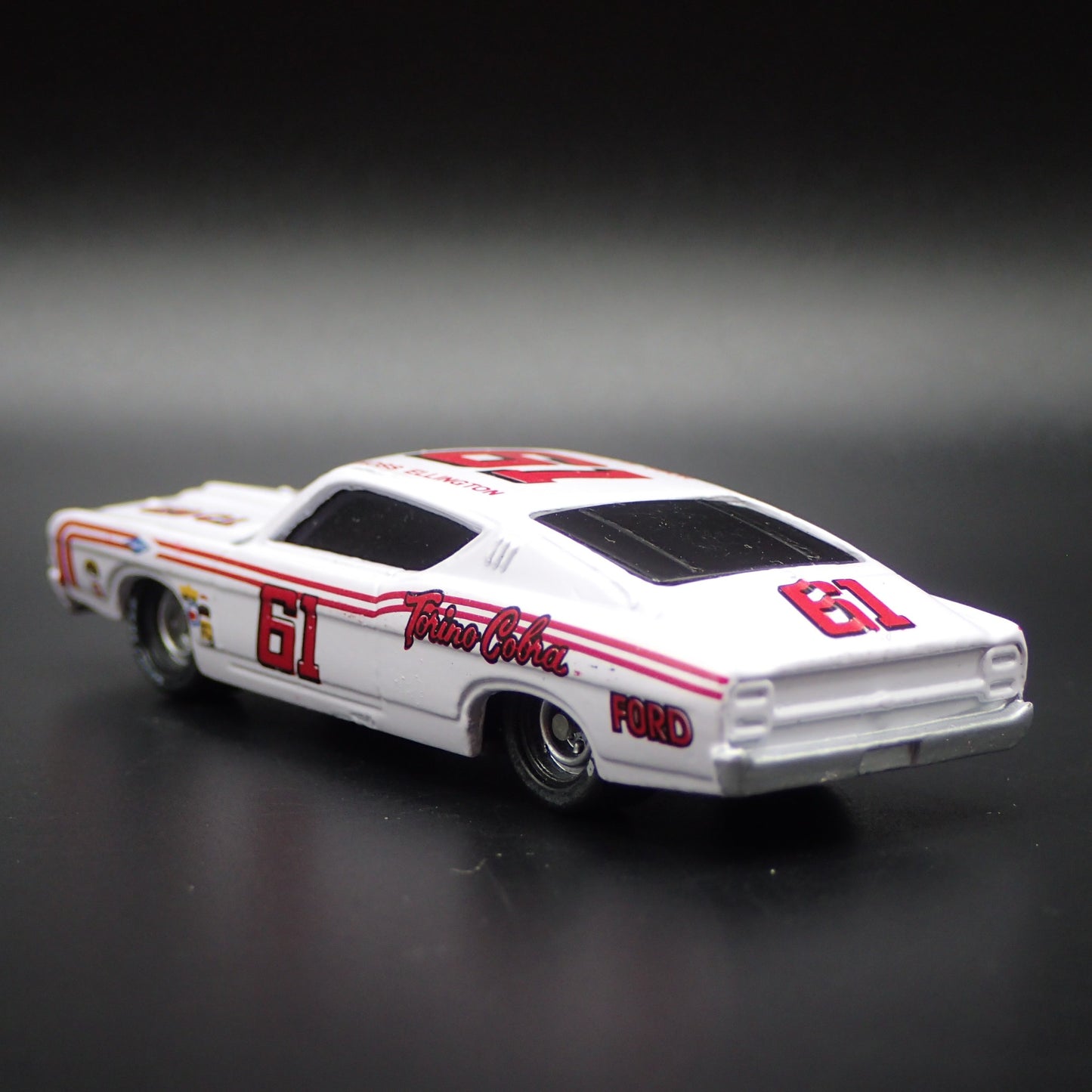 1969 69 FORD TORINO COBRA HOSS ELLINGTON #61 NASCAR 1:64 SCALE DIECAST MODEL CAR