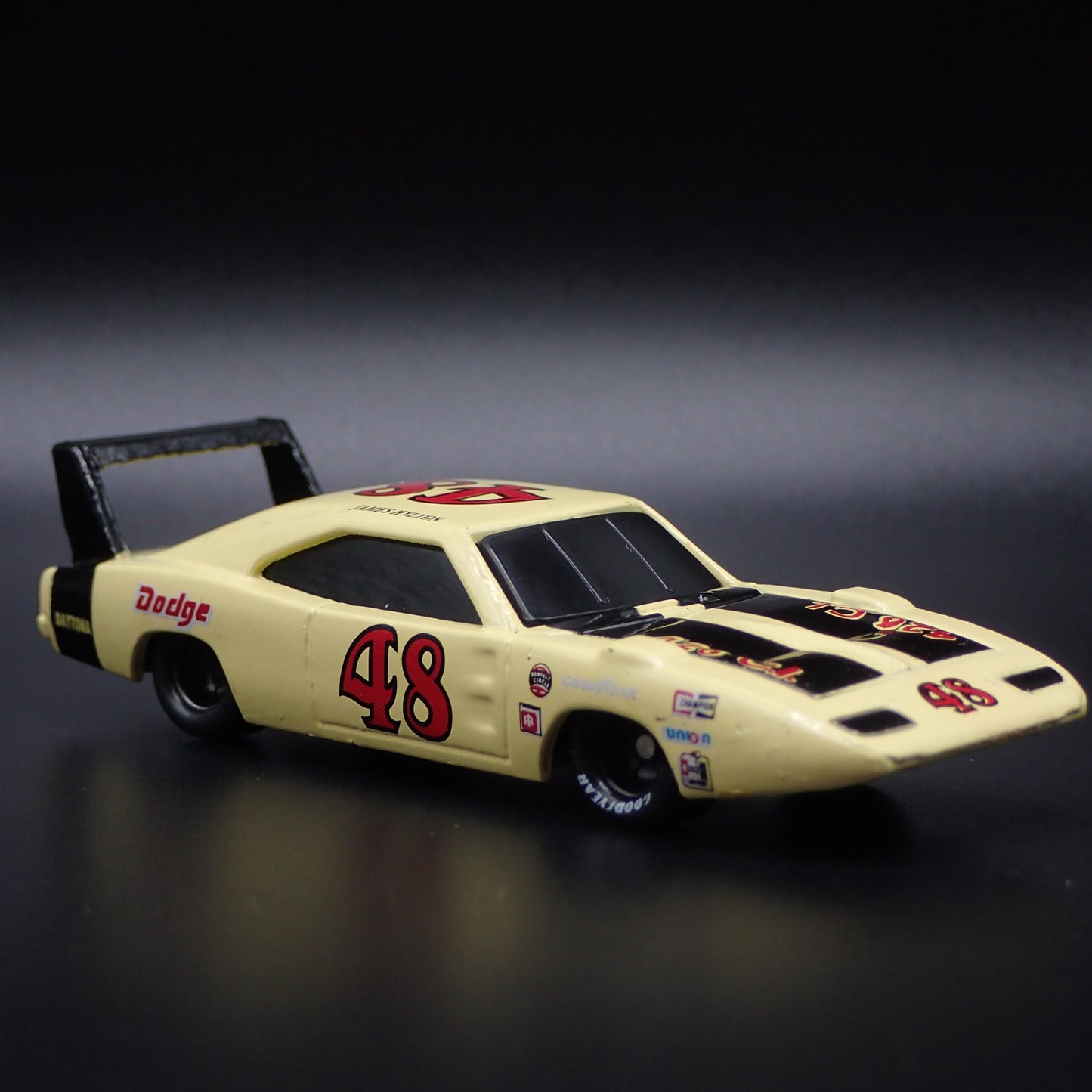 1969 69 DODGE CHARGER DAYTONA NASCAR JAMES HYLTON 1:64 SCALE DIECAST MODEL CAR