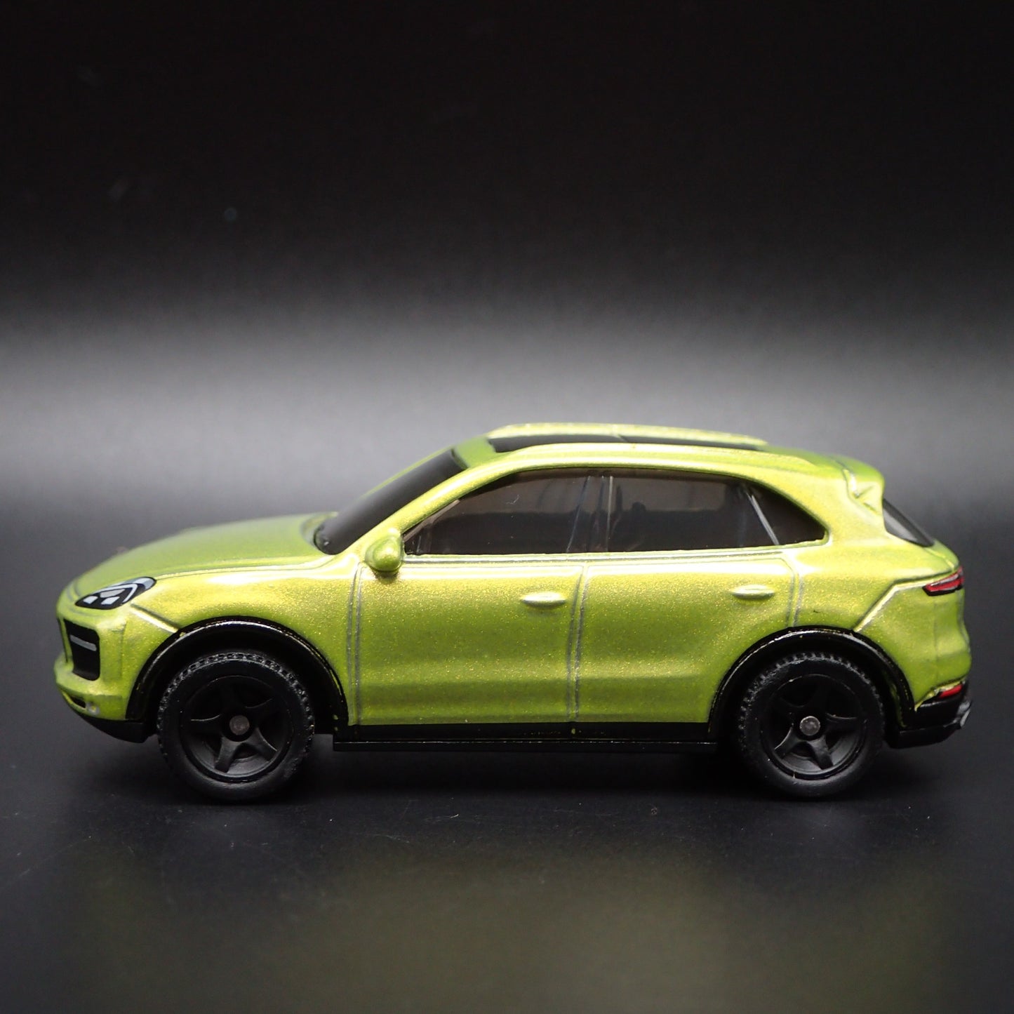 2018-2025 PORSCHE CAYENNE TURBO 1:64 SCALE COLLECTIBLE DIORAMA DIECAST MODEL CAR