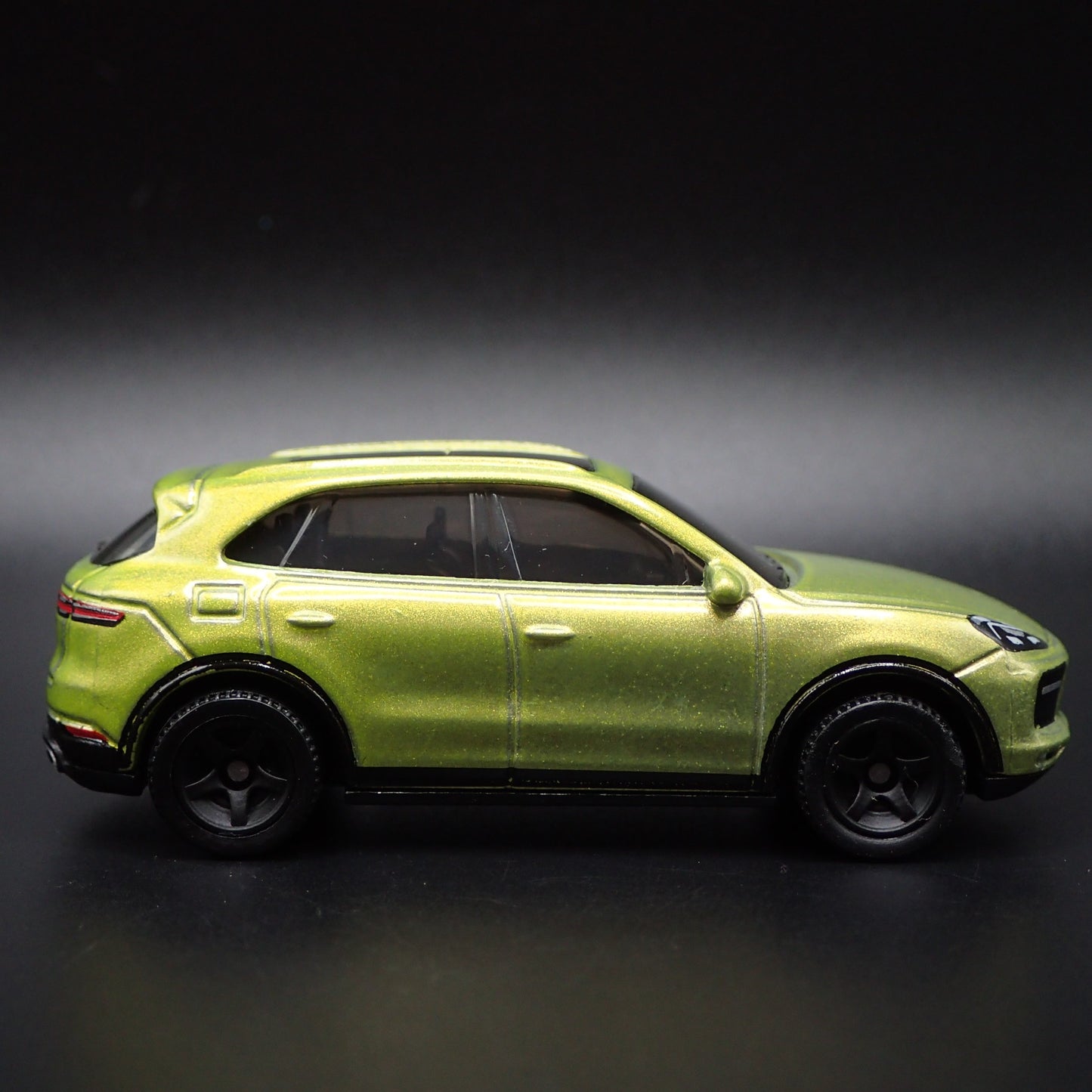 2018-2025 PORSCHE CAYENNE TURBO 1:64 SCALE COLLECTIBLE DIORAMA DIECAST MODEL CAR