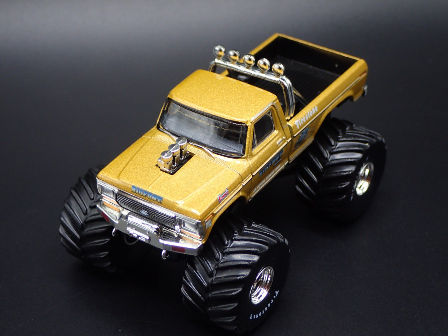 1979 79 FORD F250 MONSTER TRUCK BIGFOOT 50TH GOLD  1/64 SCALE DIECAST MODEL CAR