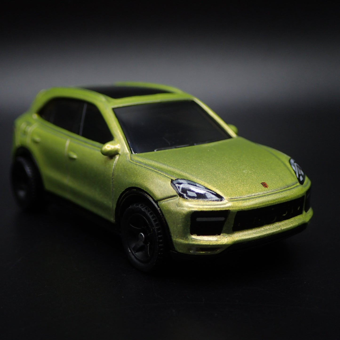 2018-2025 PORSCHE CAYENNE TURBO 1:64 SCALE COLLECTIBLE DIORAMA DIECAST MODEL CAR