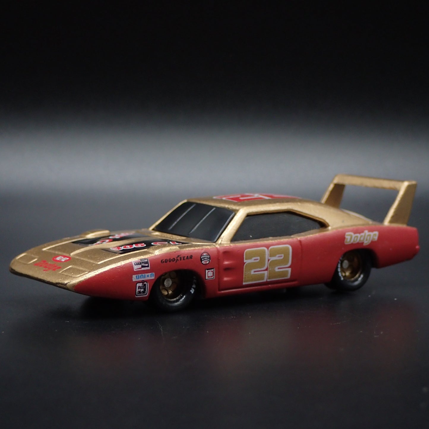 1969 69 DODGE CHARGER DAYTONA NASCAR DICK BROOKS 22 1:64 SCALE DIECAST MODEL CAR